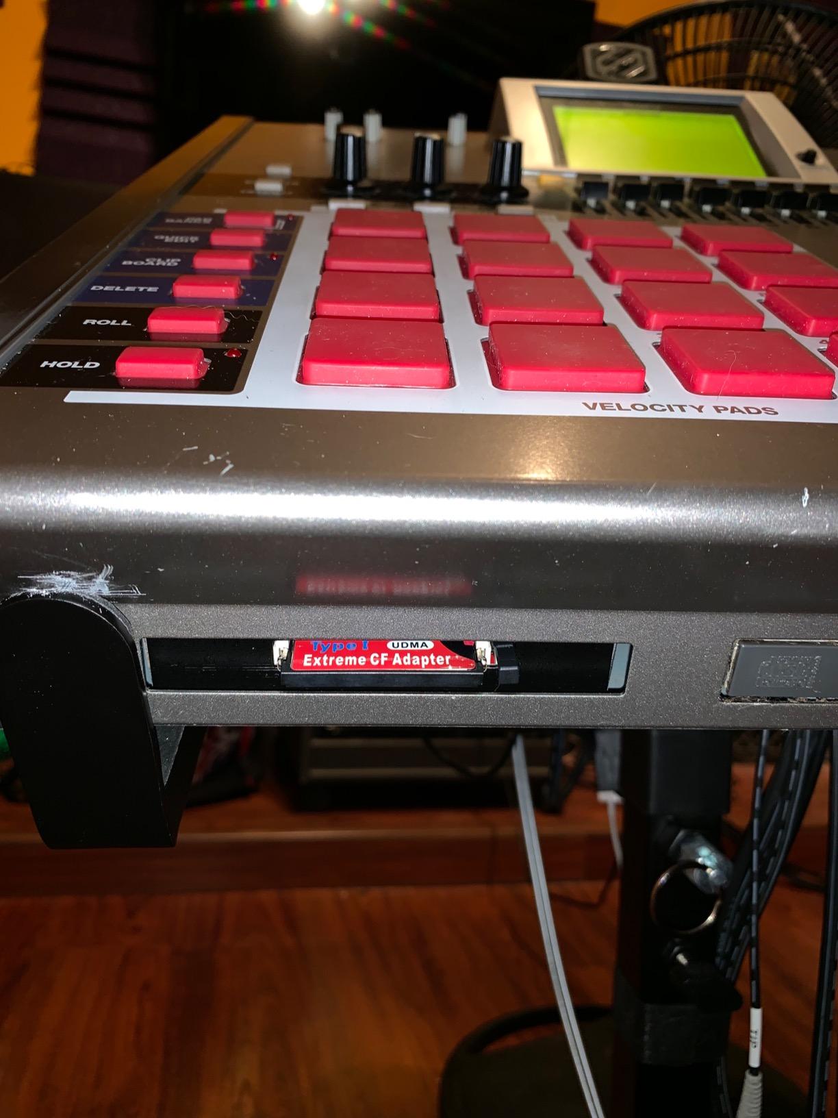 StarTech IDE to CompactFlash SSD Card Reader for 3.5in Bay (35BAYCF2IDE) customer photo 2