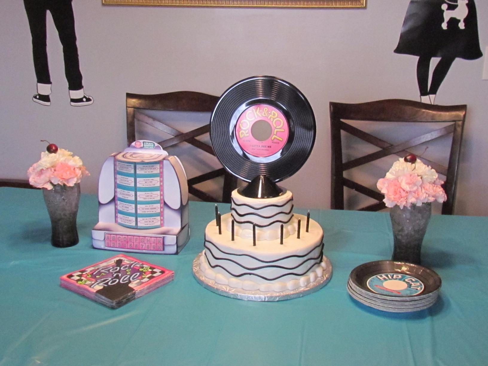 Beistle 3-D 50's Tabletop Jukebox Centerpiece, 13.25