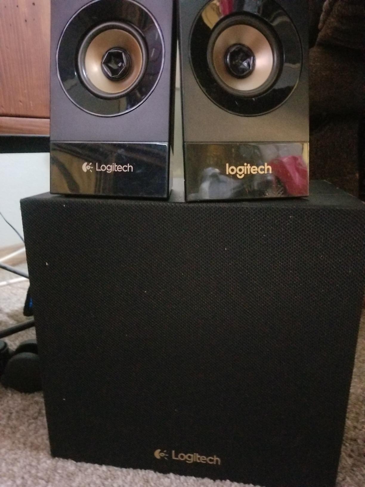 Logitech Z533 2.1 Multimedia Speaker System with Subwoofer customer photo 2