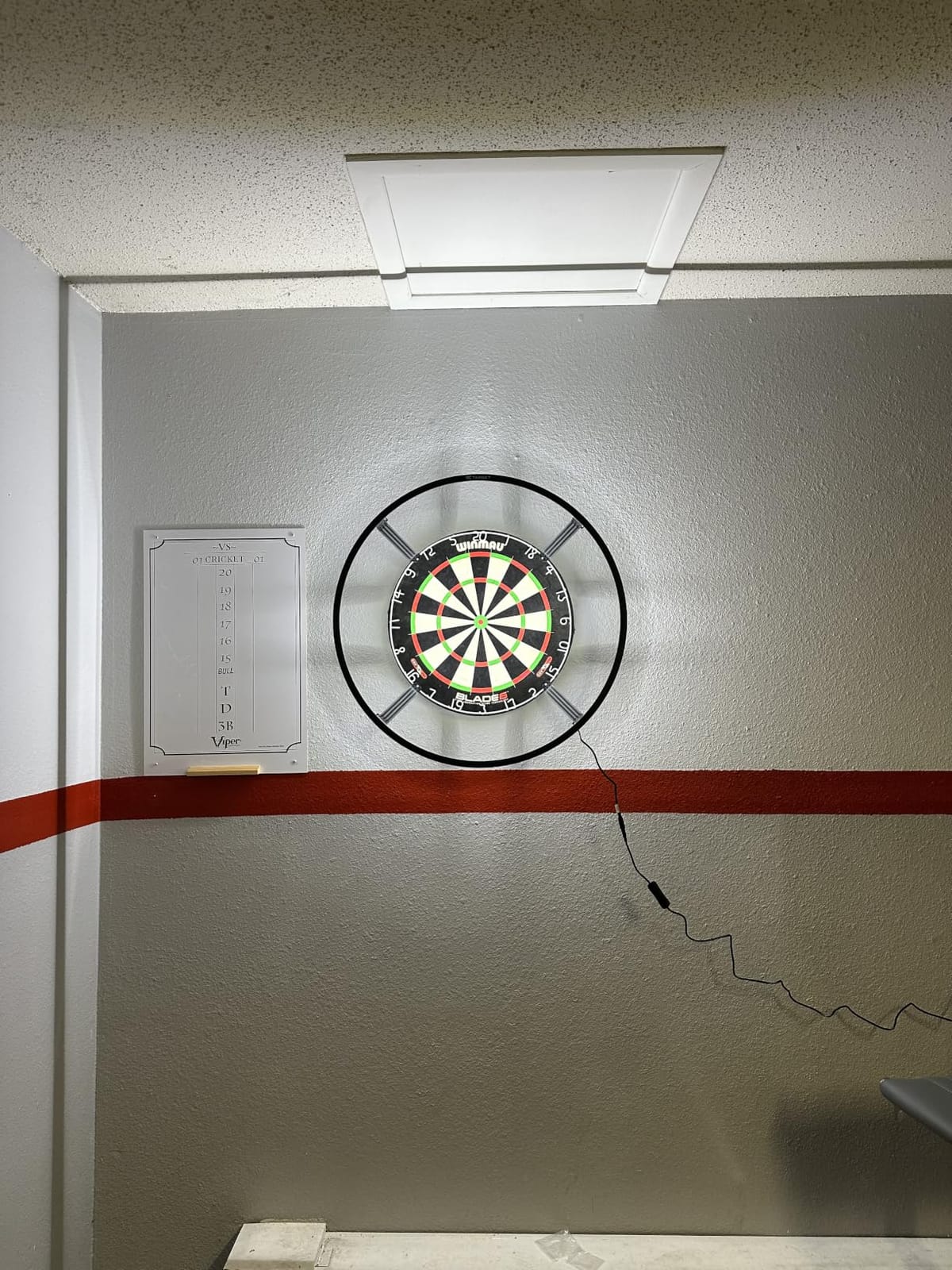 Target Darts Corona Vision Dartboard Lighting System, Black Frame | White LED Dart Board Surround Ring Light with Magnetic Feet | Shadow Eliminating Dartboard Light | Professional Darts Accessories customer photo 2