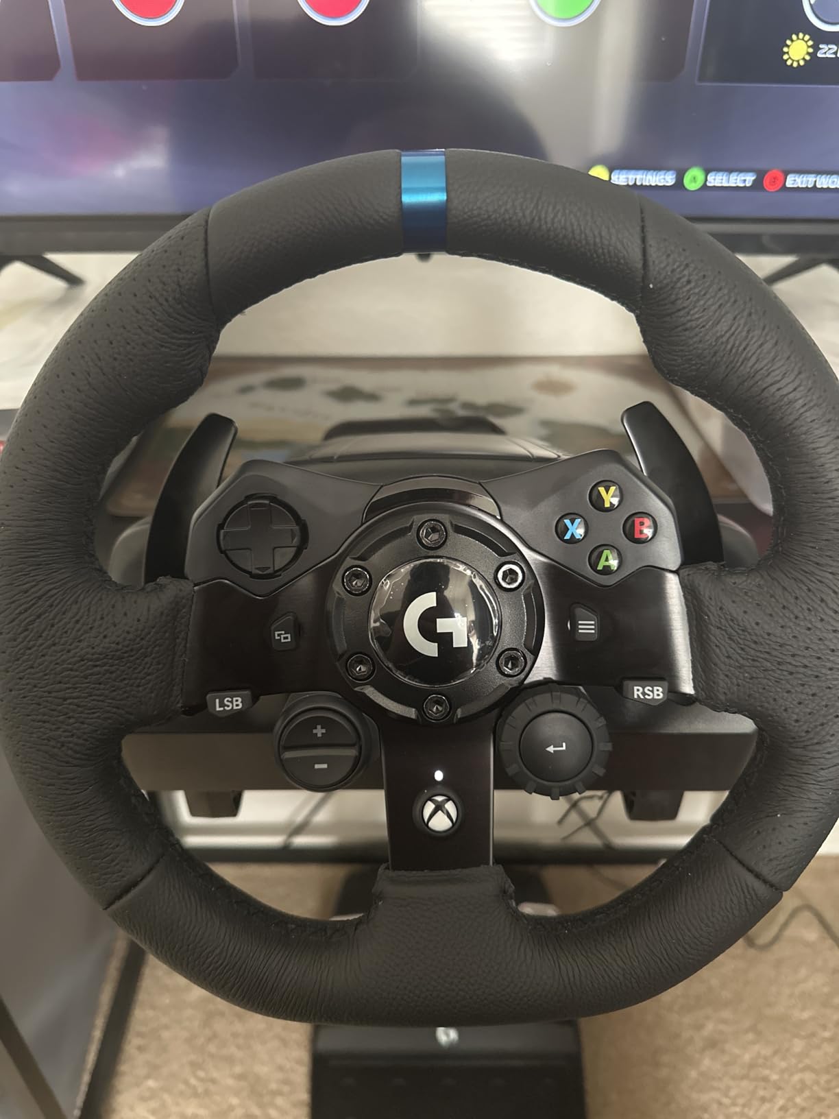 Logitech G923 Racing Wheel and Pedals, TRUEFORCE up to 1000 Hz Force Feedback, Gaming Steering Wheel PS5, PS4, PC, Mac, Genuine Leather - Black customer photo 2