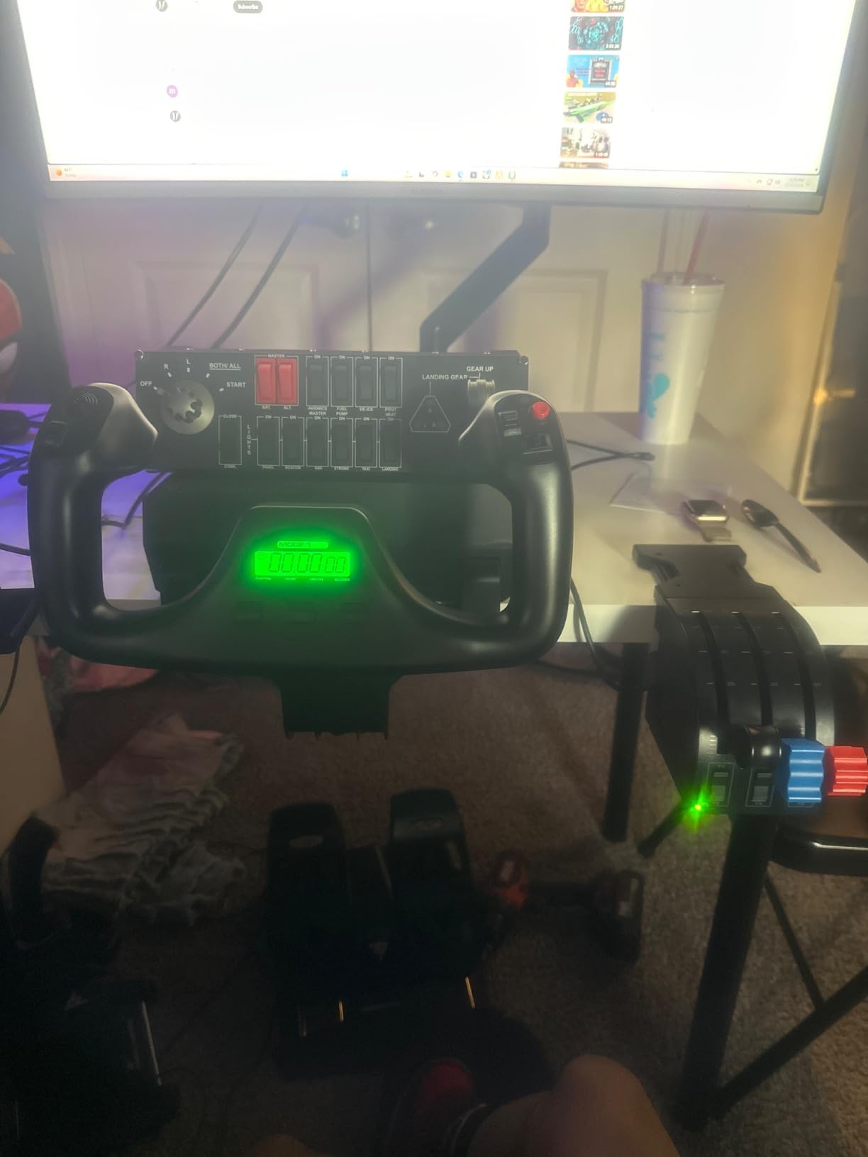 Logitech G PRO Flight Yoke System Professional Simulation - Black customer photo 1