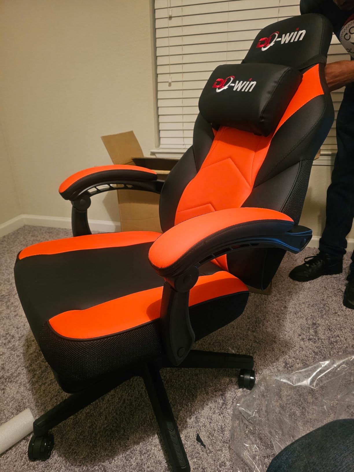 LEMBERI Ergonomic Gaming Chair with Footrest, 400lb Weight Capacity, Gray customer photo 1