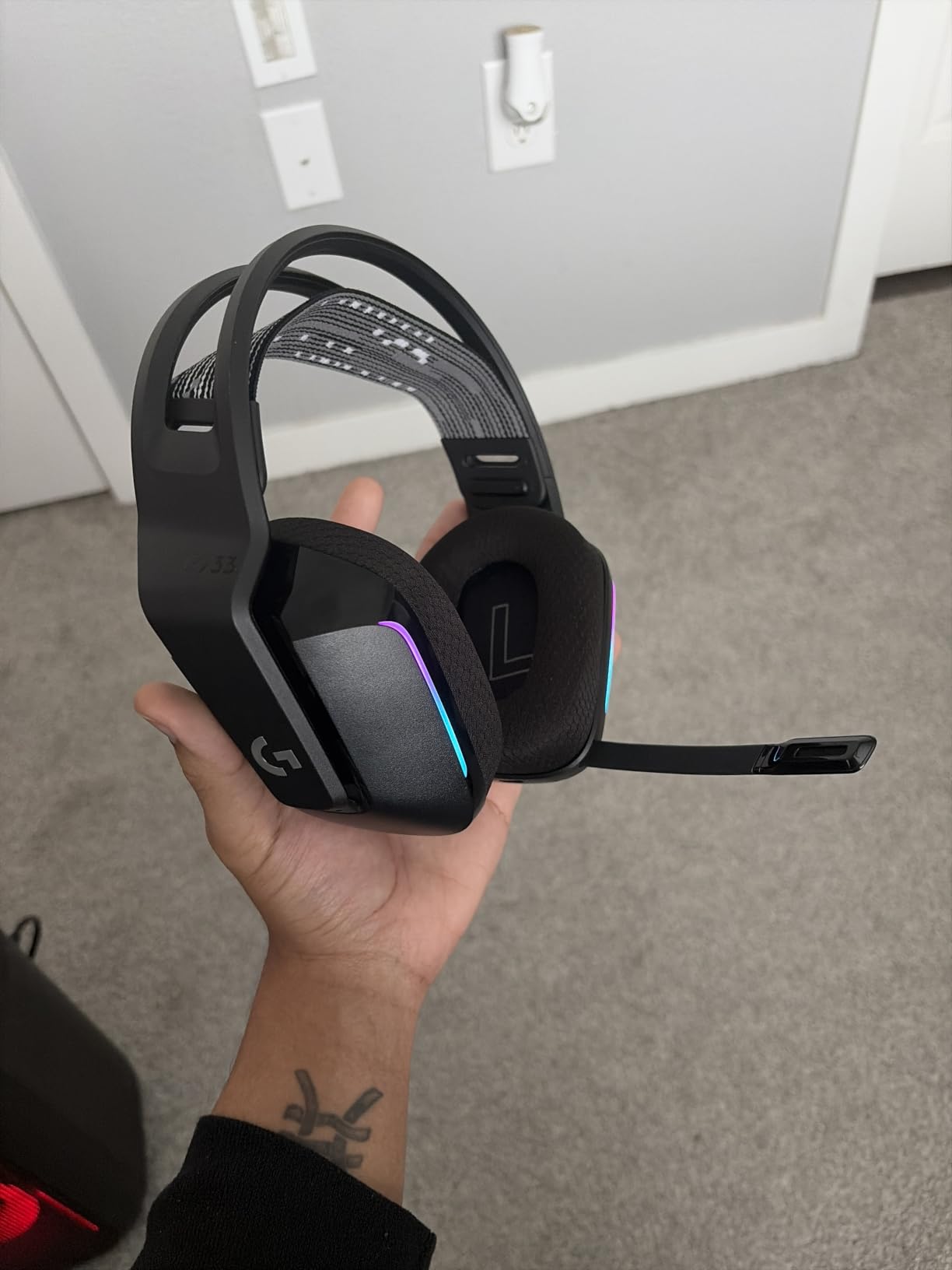 Logitech G733 Lightspeed Wireless Gaming Headset - Black customer photo 2