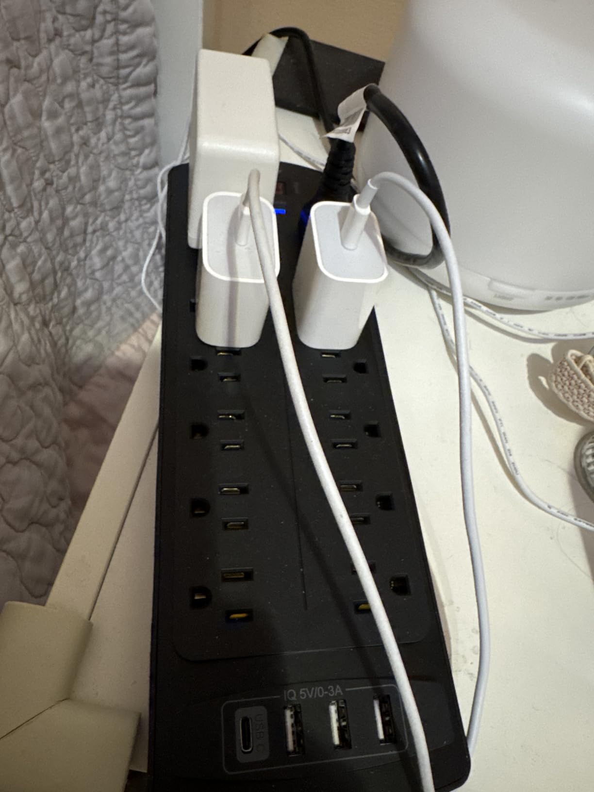 ALESTOR 6 Ft Surge Protector Power Strip with 12 Outlets and 4 USB Ports | 2700 Joules, 6 Feet Heavy Duty Extension Cord with Multiple Outlets for Home, Office, Dorm Room, ETL Listed, Black customer photo 2
