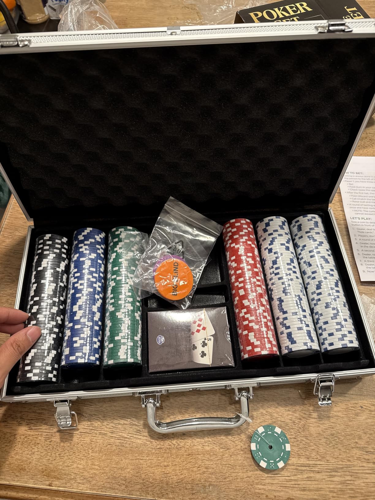 Spin Master Games, Cardinal Classics, 300-Piece Poker Set with Aluminum Carrying Case & Professional Weight Chips & Poker Dice, for Ages 8+ customer photo 1