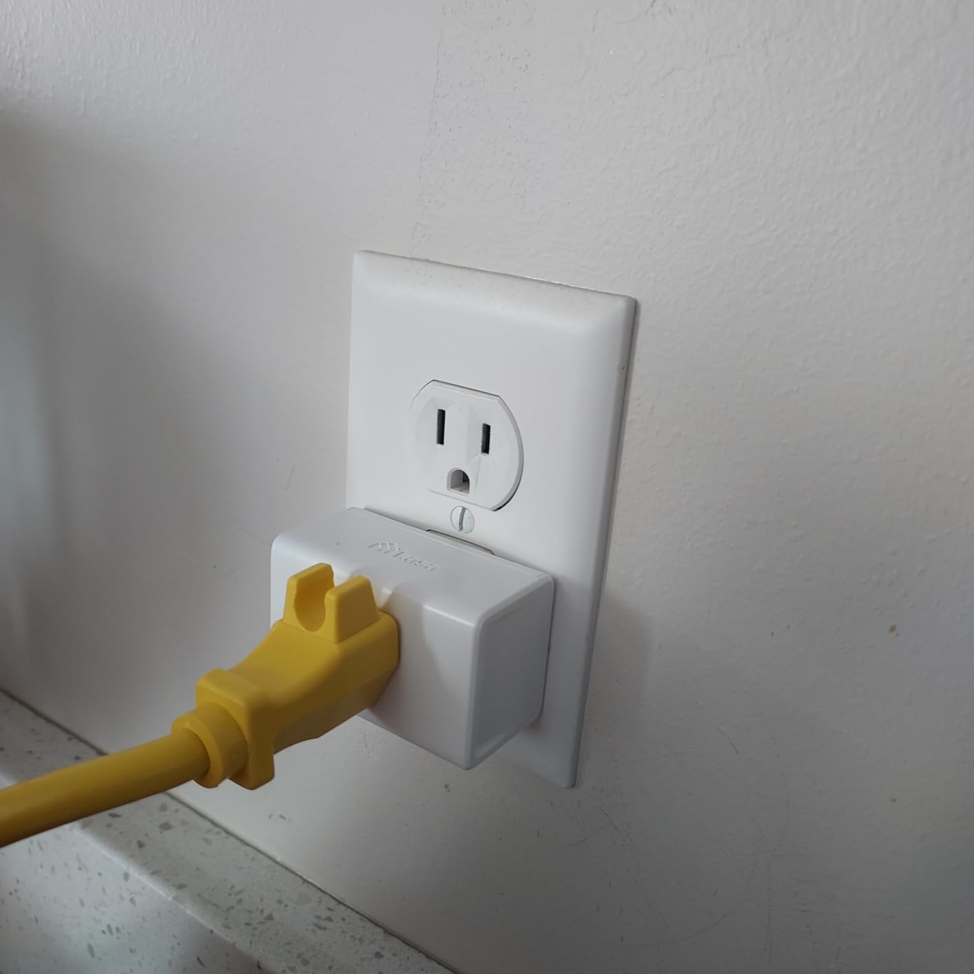 Kasa Smart Plug Ultra Mini 15A, EP10, Smart Home Wi-Fi Outlet Works with Alexa, Google Home, No Hub Required, UL Certified, 2.4GHz Wi-Fi Only, 1-Pack, White customer photo 1