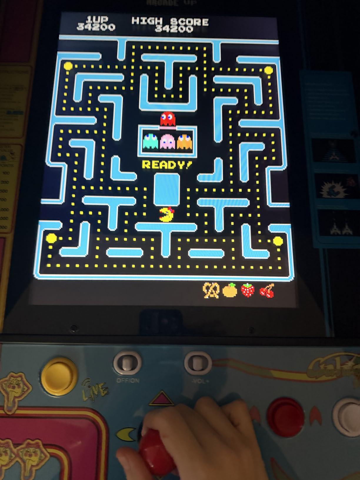 Ms. Pac-Man Class of '81 Deluxe Arcade, 12 Retro Games customer photo 1
