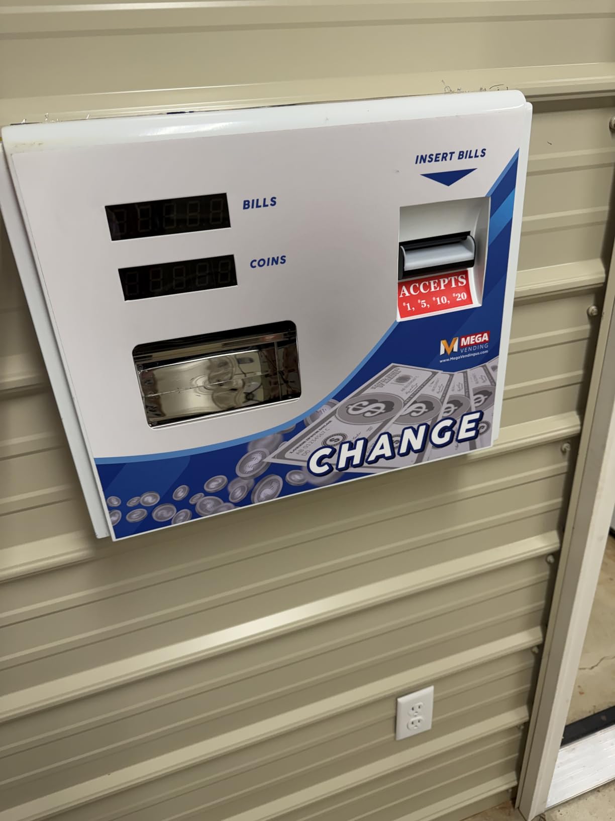 Mega Vending Dollar Bill Changer Machine (White) - Rear Door Bill-to-Coin Machine for Laundromats, Arcades & Slots - Dispenses Quarters or Tokens, 3000 Coin Capacity customer photo 2