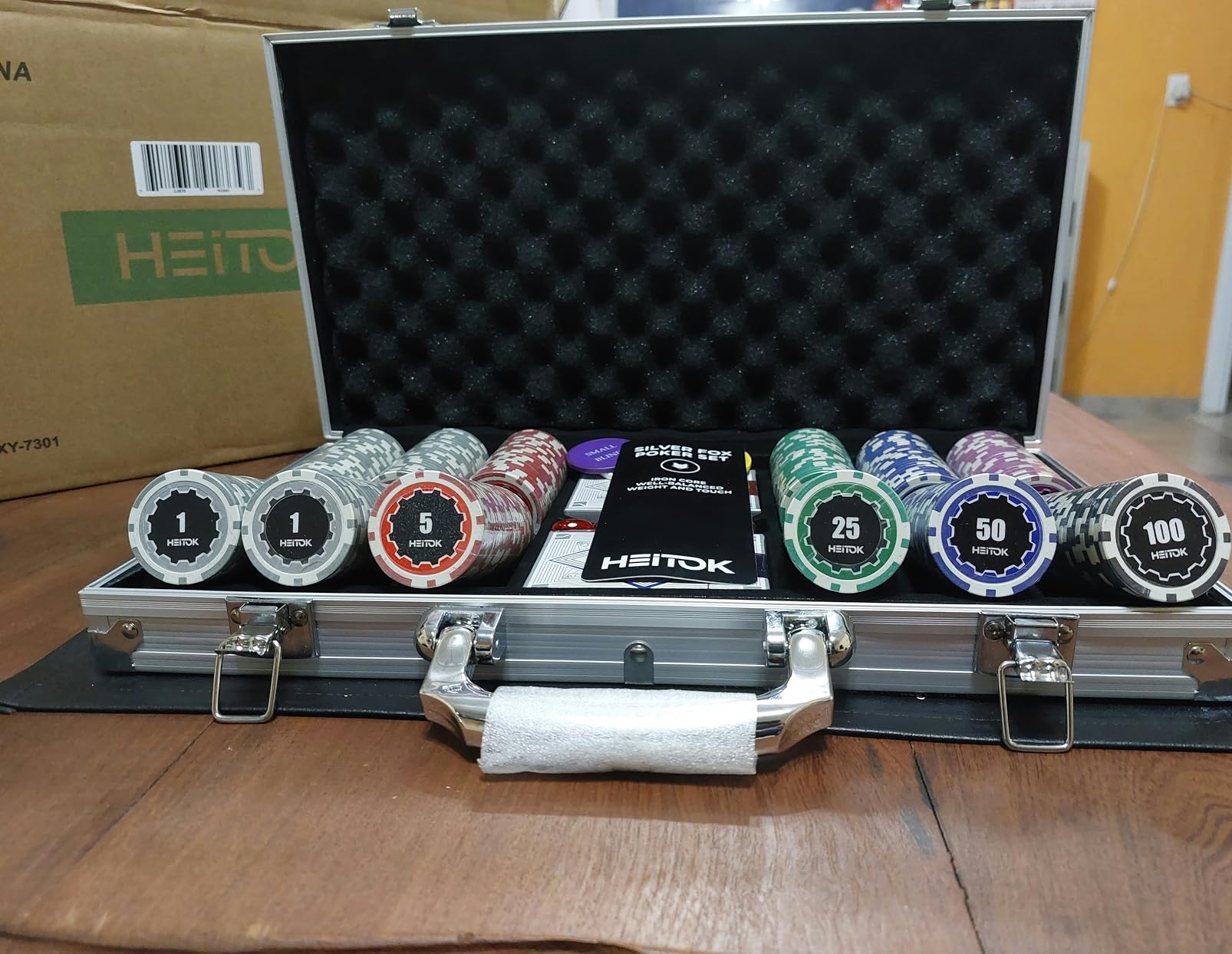HEITOK 500-Piece Poker Chip Set for Texas Hold'em Card Game | 11.5g weighted feel for Texas Holden and Blackjack tables, built for quick rounds, longer sessions and at-home hosting customer photo 2