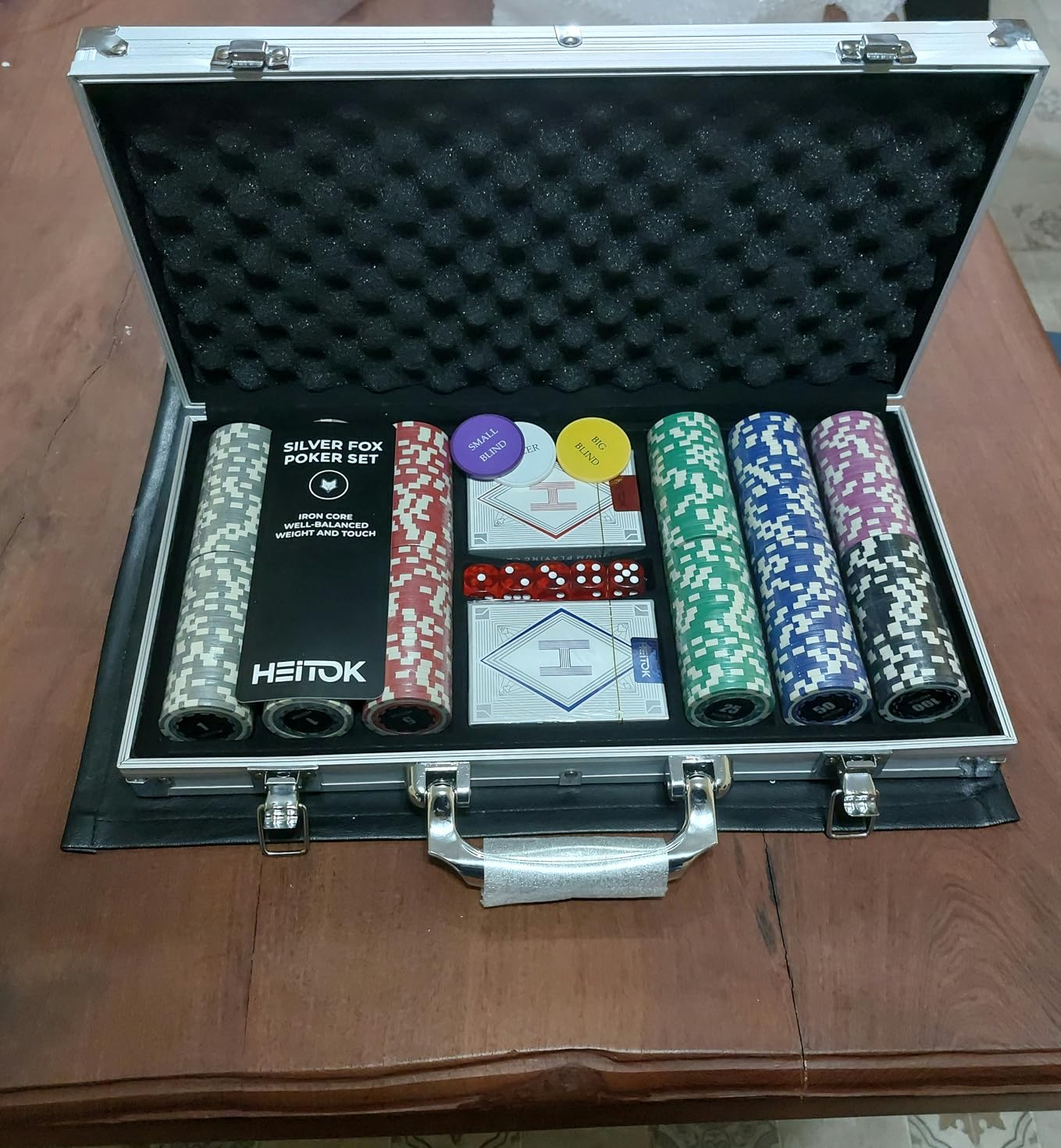 HEITOK 600-Piece Poker Chip Set for Texas Hold'em Card Game | 11.5g weighted feel for Texas Hold'em and Blackjack tables, built for quick rounds, longer sessions and at-home hosting customer photo 2