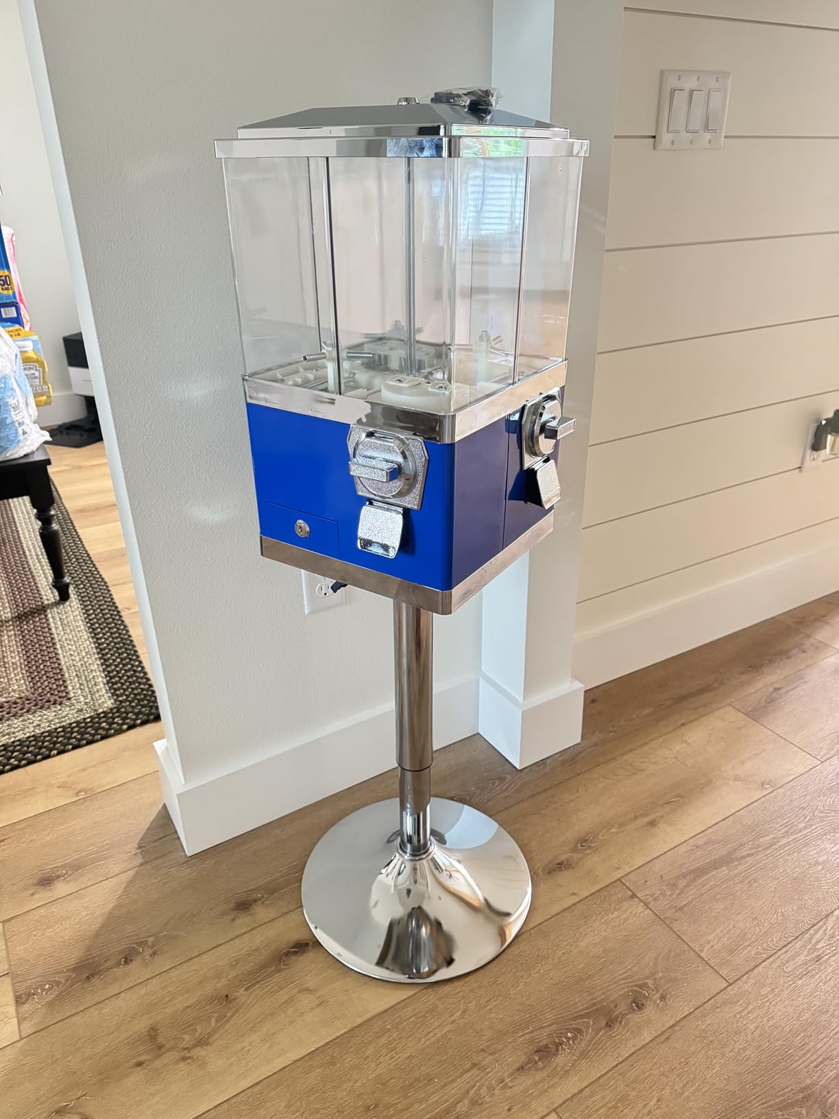 VEVOR Commercial Vending Machine, Four Compartment Rotatable Gumball and Candy Dispenser, Adjustable Height Coin Operated Candy Bank with Iron Stand, for Business Toy Capsules Bouncy Balls Nut, Blue customer photo 2