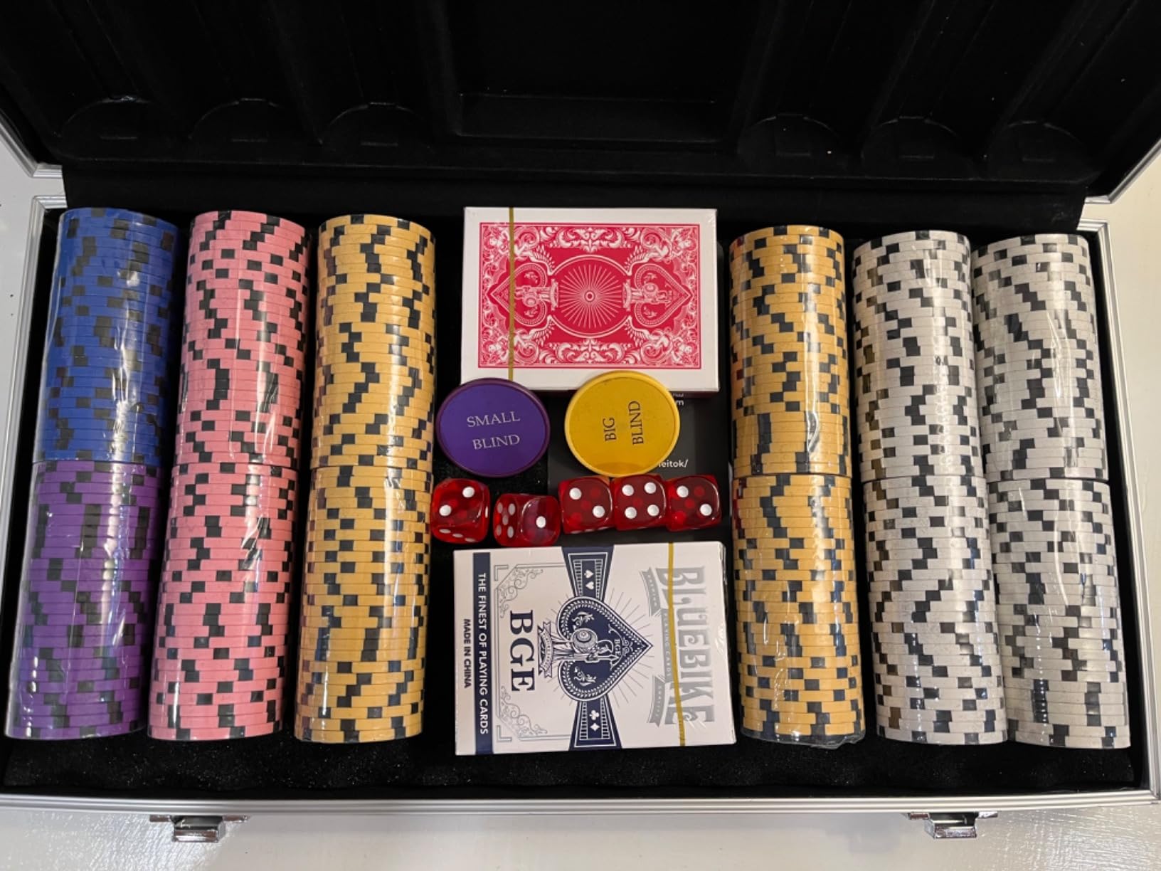 HEITOK 300 pcs Poker Chips Set 14g Clay Composite Denominations Travel Case | 2-8 players with numbered values 1/5/25/100/500, 2 decks, 5 dice, dealer and small/big blind buttons, Blackjack customer photo 2