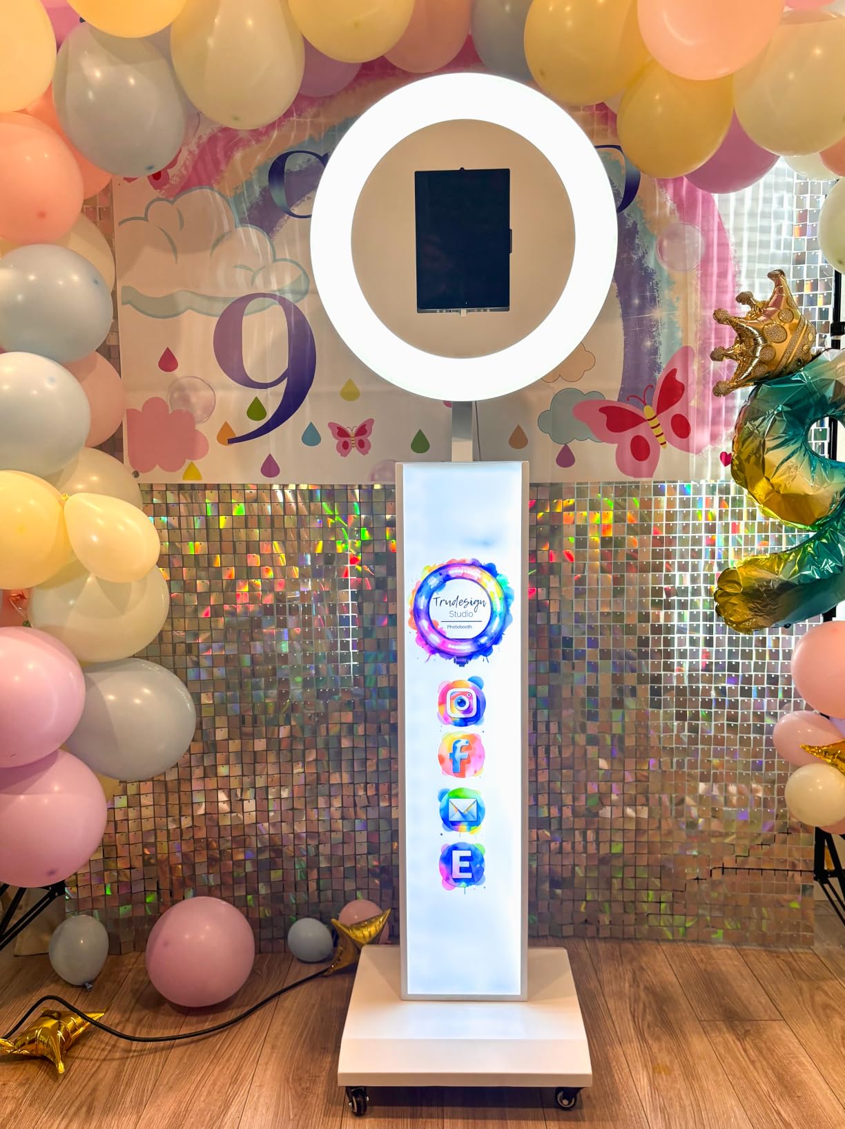 JIYANG Portable Photo Booth Compatible with Any Ipad, Photo Booth Stand Shell with ChackTok PhotoBooth VIP 2 Month Member and Flight Case, Free Custom Logo, Perfect for Parties, Wedding and Events (White) customer photo 2
