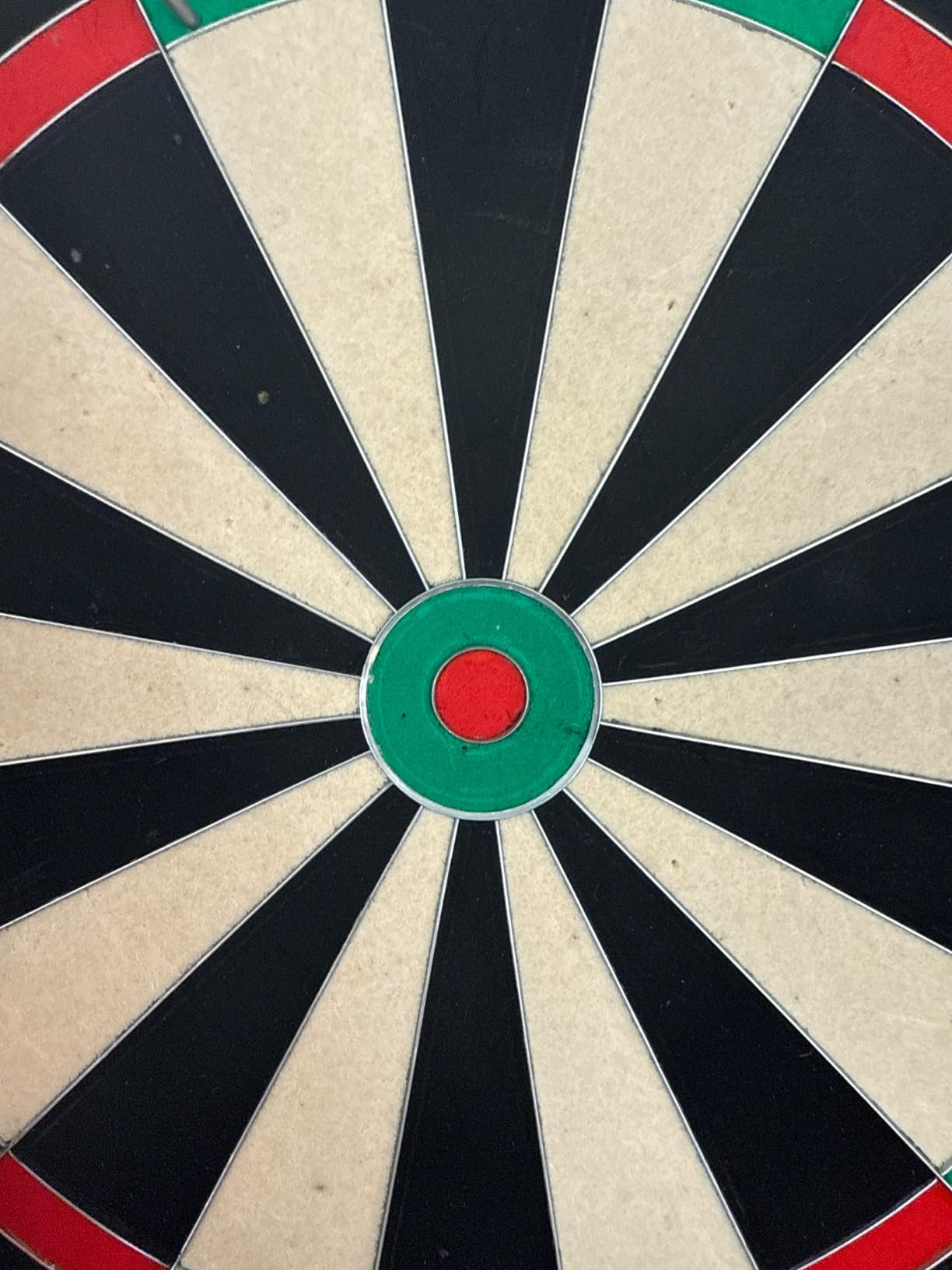 Target Darts TOR Dartboard, Steel Tip Dart Board - Competition Standard Steel Tip Dartboards with Fixing Kit, Modern Rotational Number Ring, Premium Madagascan Sisal, Stainless Steel Thin Wire System customer photo 1