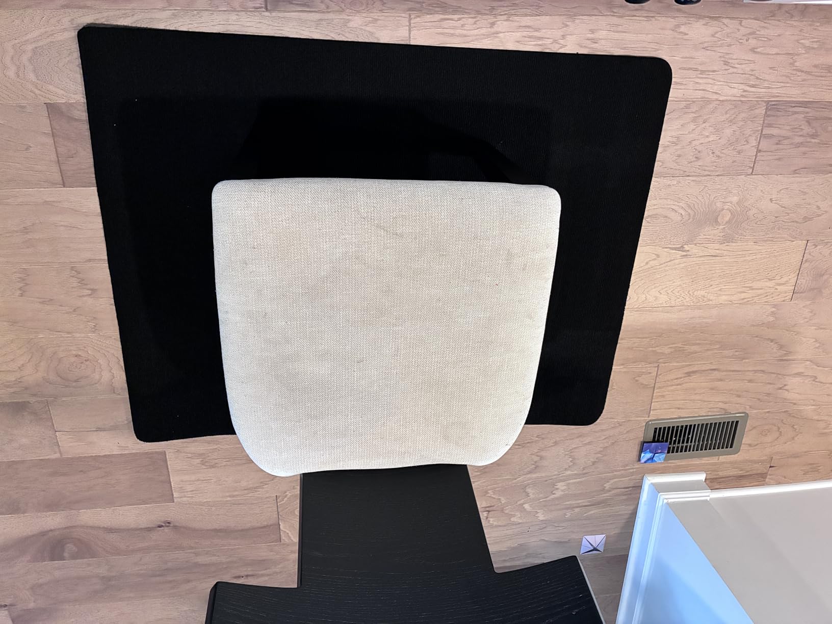 Sycoodeal Office Chair Mat for Hardwood Floor, Office Computer Gaming Chair Mat for Tile Floor, Large Floor Protector Rug, Anti-Slip, Easy to Clean, Pure Black(48