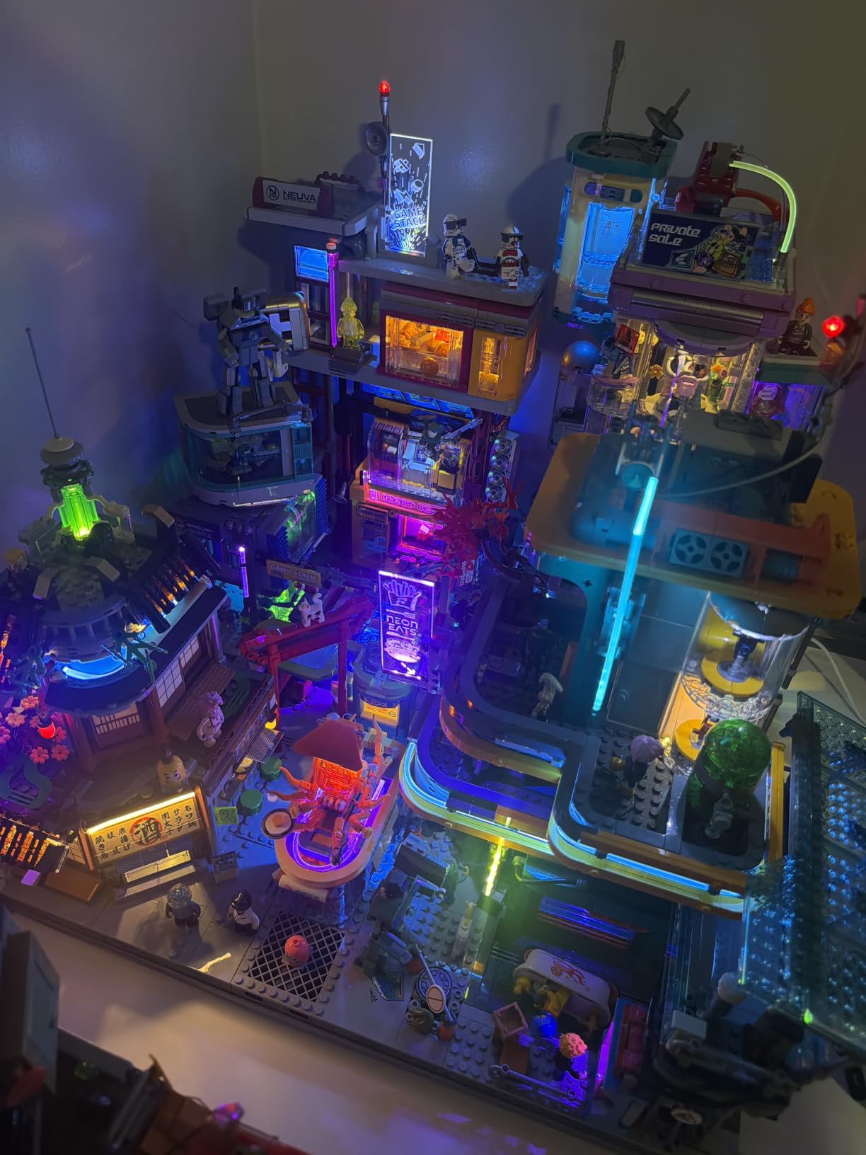 Lumibricks Cyberpunk Game Stack Lighting-Building-Bricks Set - 2580 Pcs | Arcade MOC Architecture Model Kit, Cool Gamer Room Desktop Decor, Creative Gift for Adults and Sci-fi Lovers customer photo 1