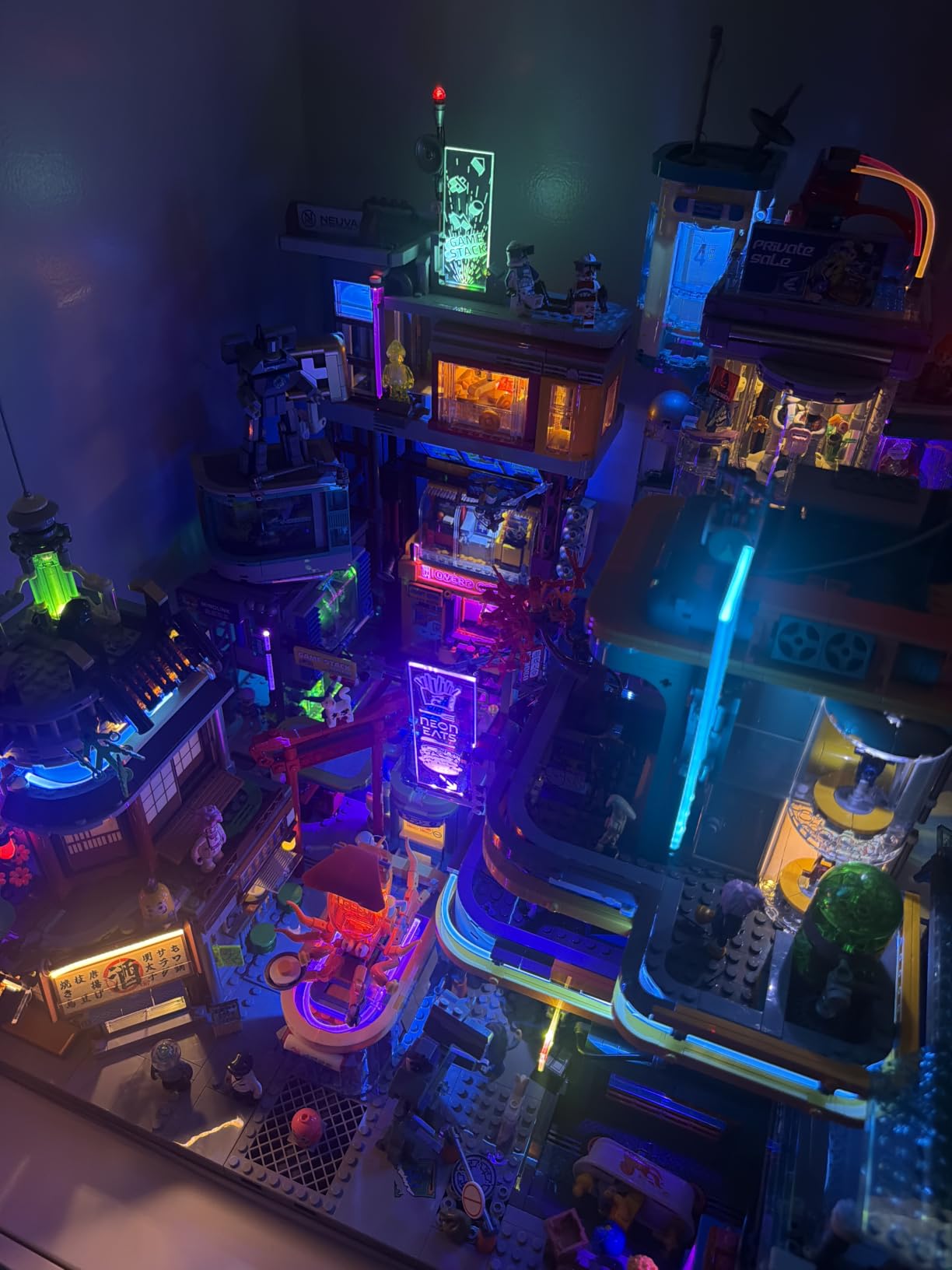 Lumibricks Cyberpunk Game Stack Lighting-Building-Bricks Set - 2580 Pcs | Arcade MOC Architecture Model Kit, Cool Gamer Room Desktop Decor, Creative Gift for Adults and Sci-fi Lovers customer photo 2