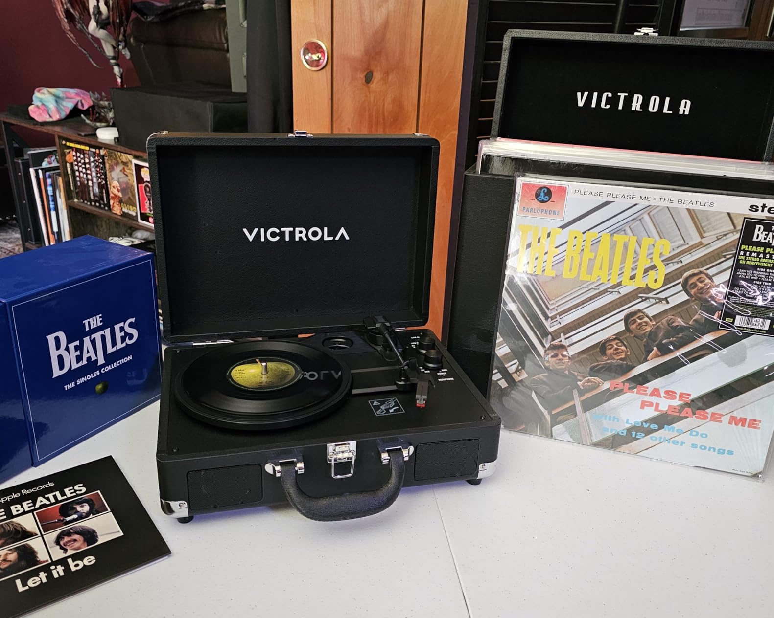 Victrola Journey Glow - Lightshow Bluetooth Suitcase Record Player - Black | Suitcase turntable, 18 RGB light modes, built-in stereo speakers, two-way Bluetooth (VINYLSTREAM out), RCA and headphone jack customer photo 1