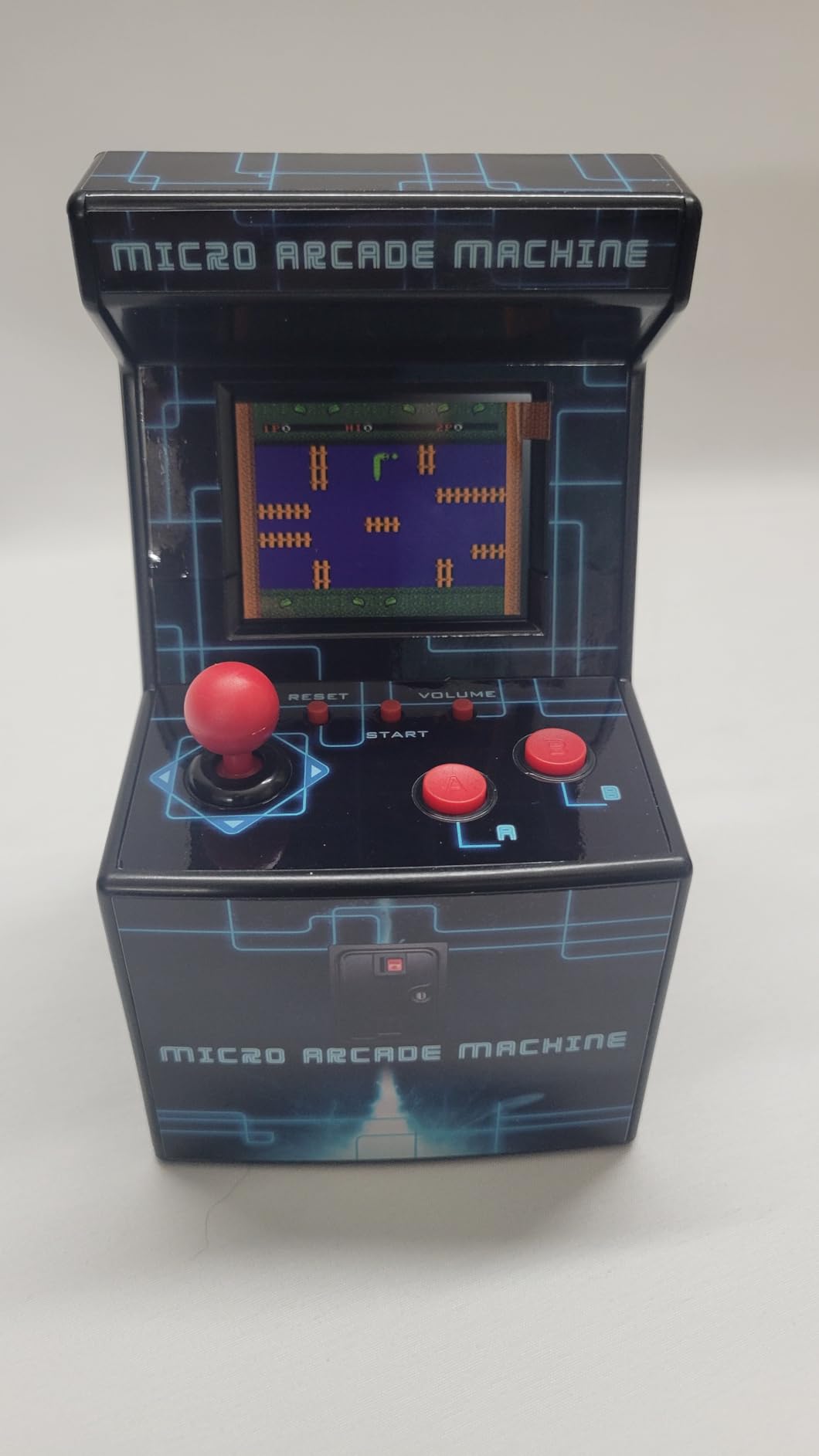 Retro Handheld Game Console for Kids, Mini Arcade Machine with 240 Built-in Games, Portable Travel Toy, Ready to Play, 2.5
