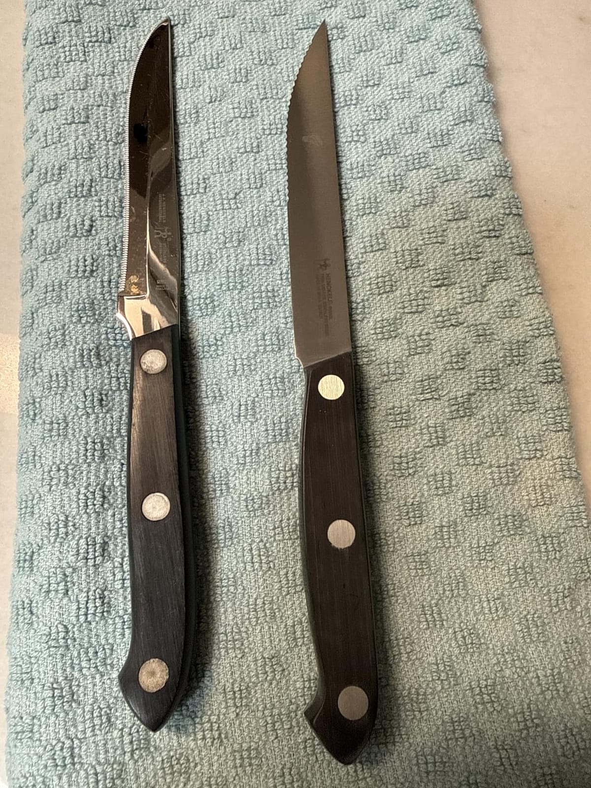 HENCKELS Steak Knives Set of 8, Razor-Sharp German Engineered, Silver customer photo 1