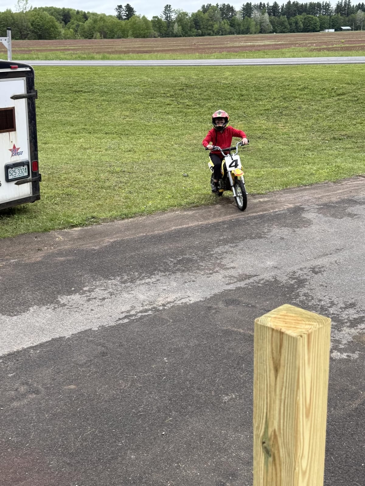 Razor MX650 Dirt Rocket Off-Road Motocross Bike – 36V Electric Ride-On, Up to 17 mph, Dual Suspension, Hand-Operated Dual Brakes, Twist Grip Throttle, Authentic Motocross Bike Geometry | Iconic Wheeled Ride-On For Adults Age 16+ | Dual Suspension | 650W/36V Motor | Up To 17 MPH, 40 Mins; 175 Lbs customer photo 2