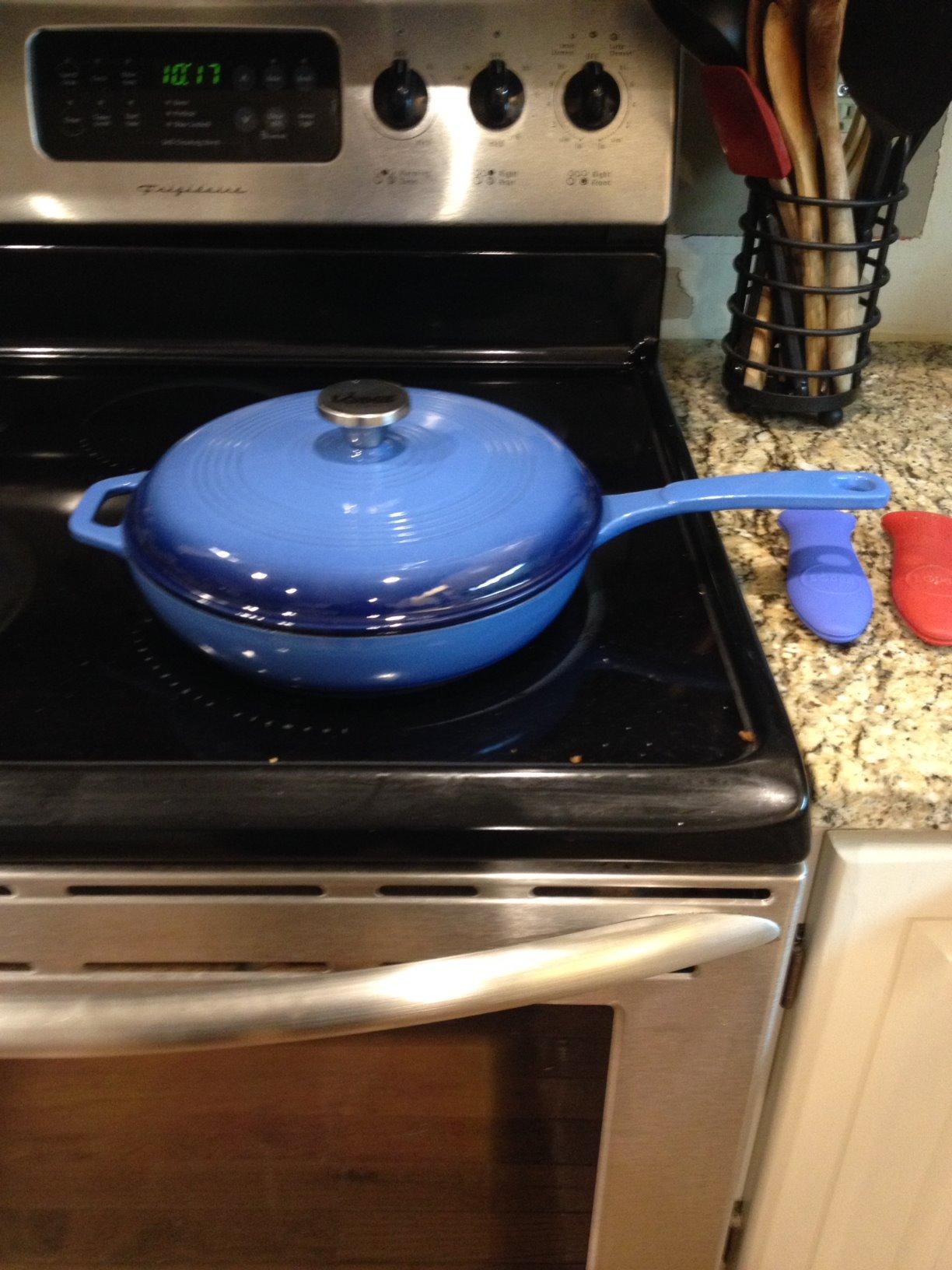 Lodge Essential Enamel Cast Iron Skillet, 11 Inches, Red customer photo 2