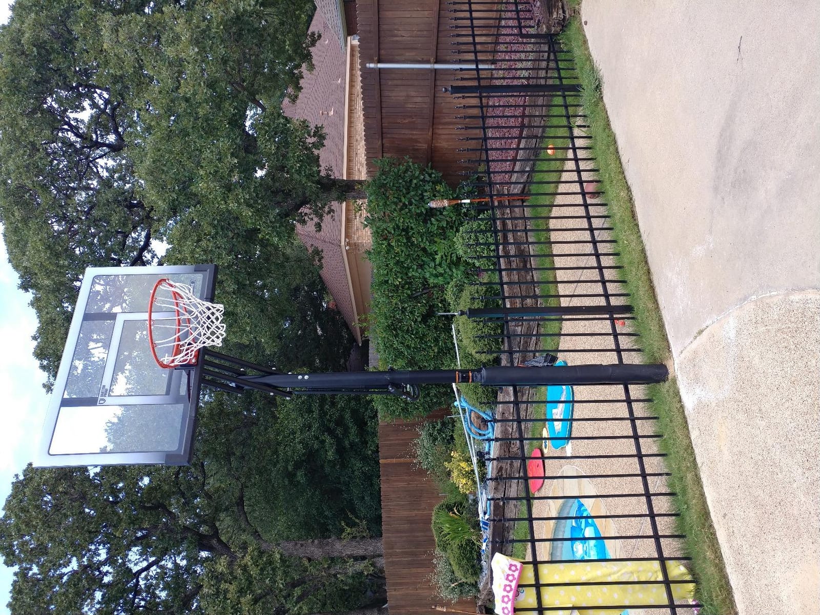 Lifetime 71281 In Ground Power Lift Basketball System, 52 Inch Shatterproof Backboard customer photo 1