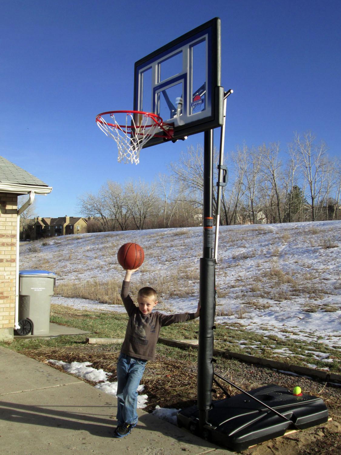 Lifetime Outdoor Portable Basketball Hoop, 48 Inch Backboard, 8-10 Ft Speed Shift Adjustable Height customer photo 1