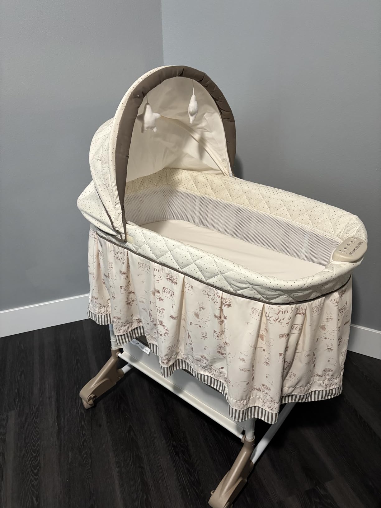Delta Children Portable Rocking Bassinet for Newborns Bedside Sleeper Crib with Gentle Vibrations, Nightlight, Soothing Music, Adjustable Canopy, Plush Toys, Storage Basket, Baby Essentials customer photo 1
