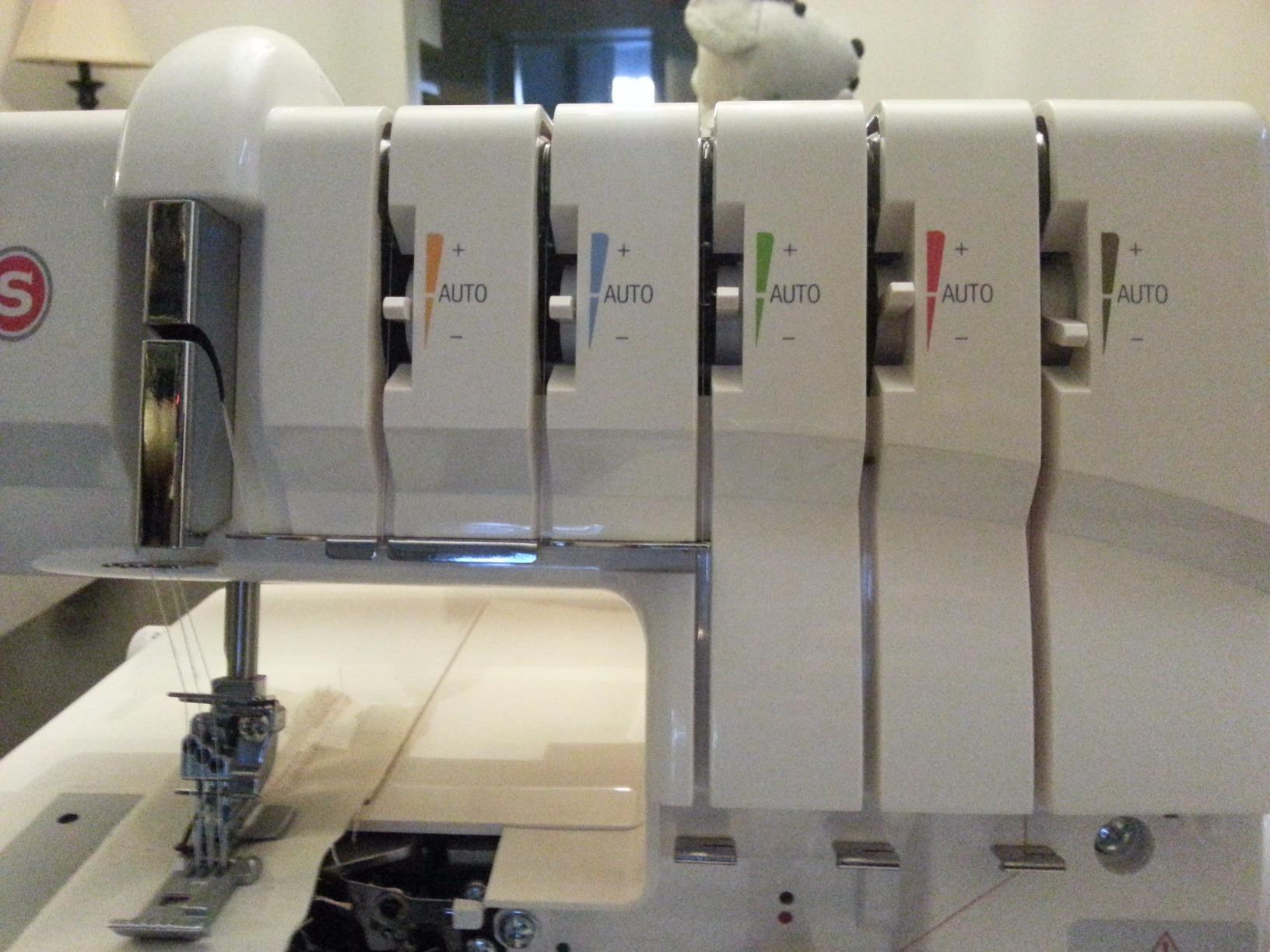 SINGER® Professional 14T968DC Heavy-Duty Serger Overlock with Accessory Kit customer photo 1