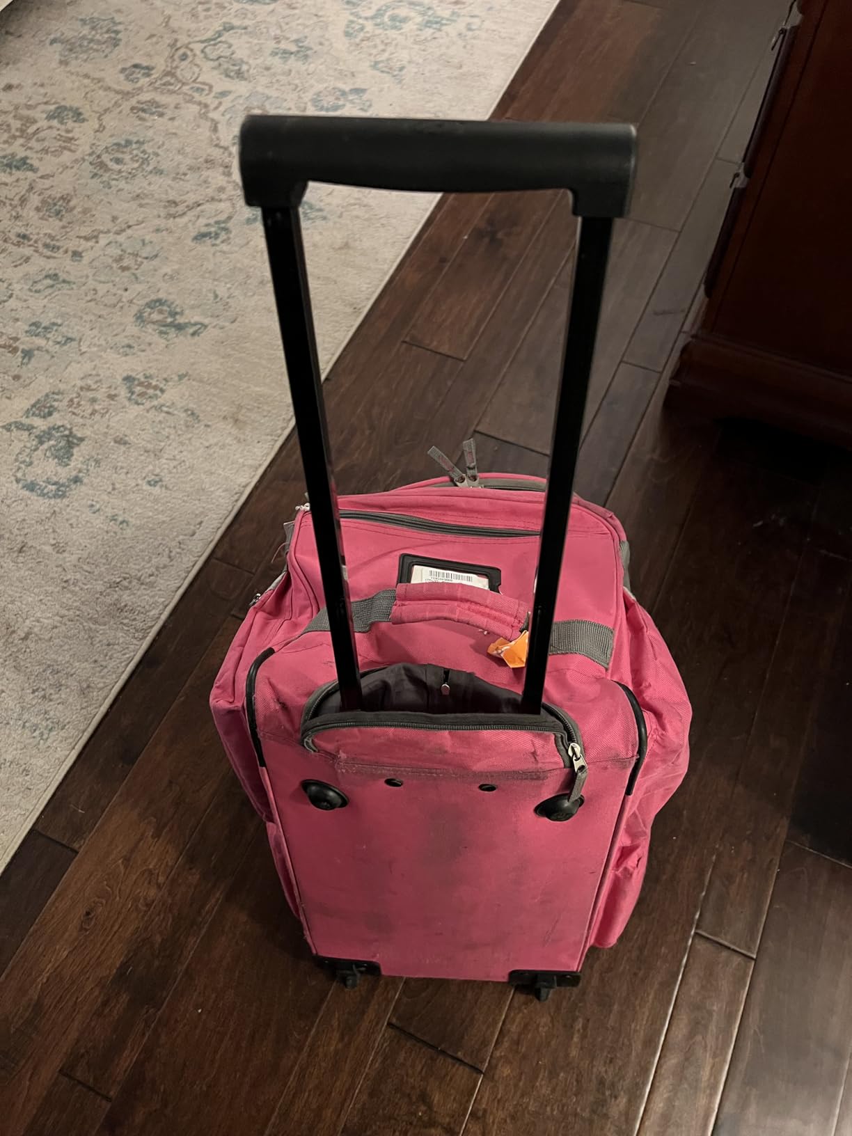 Olympia U.S.A. 33 inch Jumbo Size 8 Pockets Wheeled Rolling Duffel Bag Water Resistant Luggage Lightweight Travel Suitcase with Retractable Handle customer photo 1