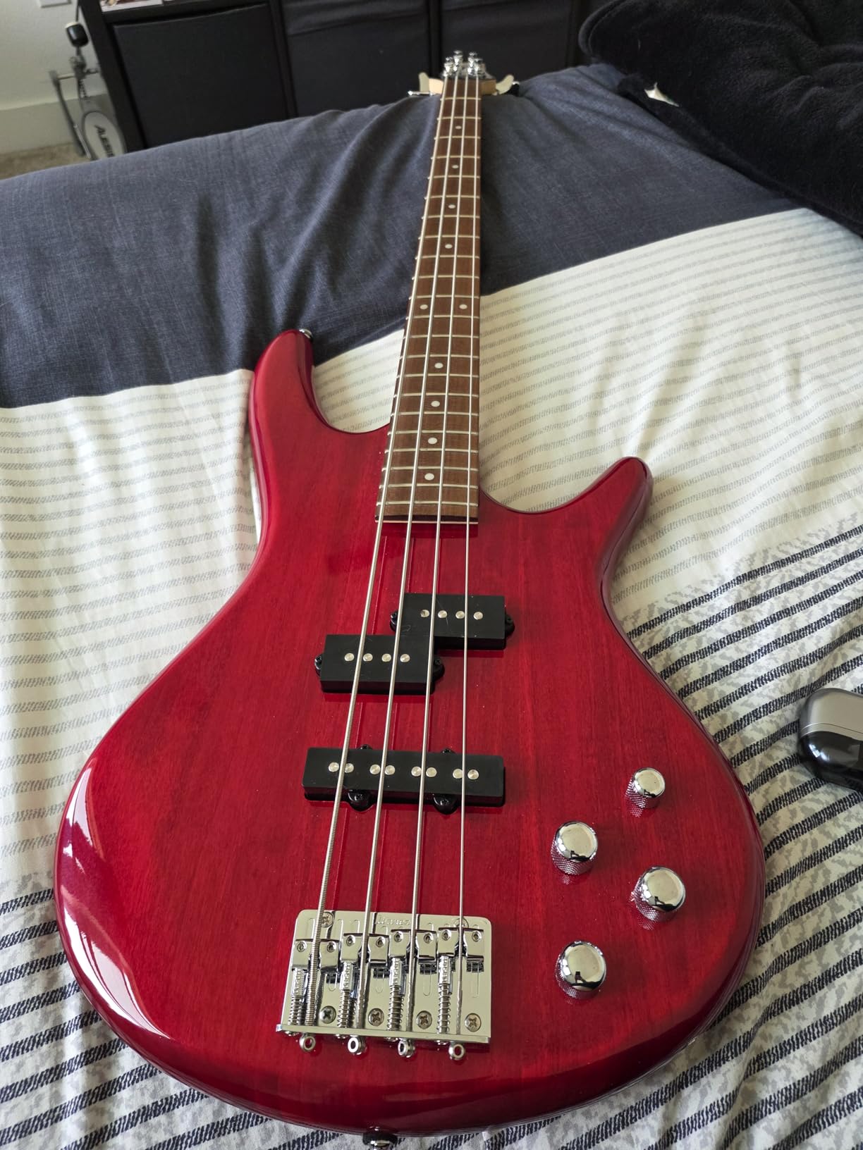Ibanez Gio GSR200PW Bass Guitar - Pearl White customer photo 1