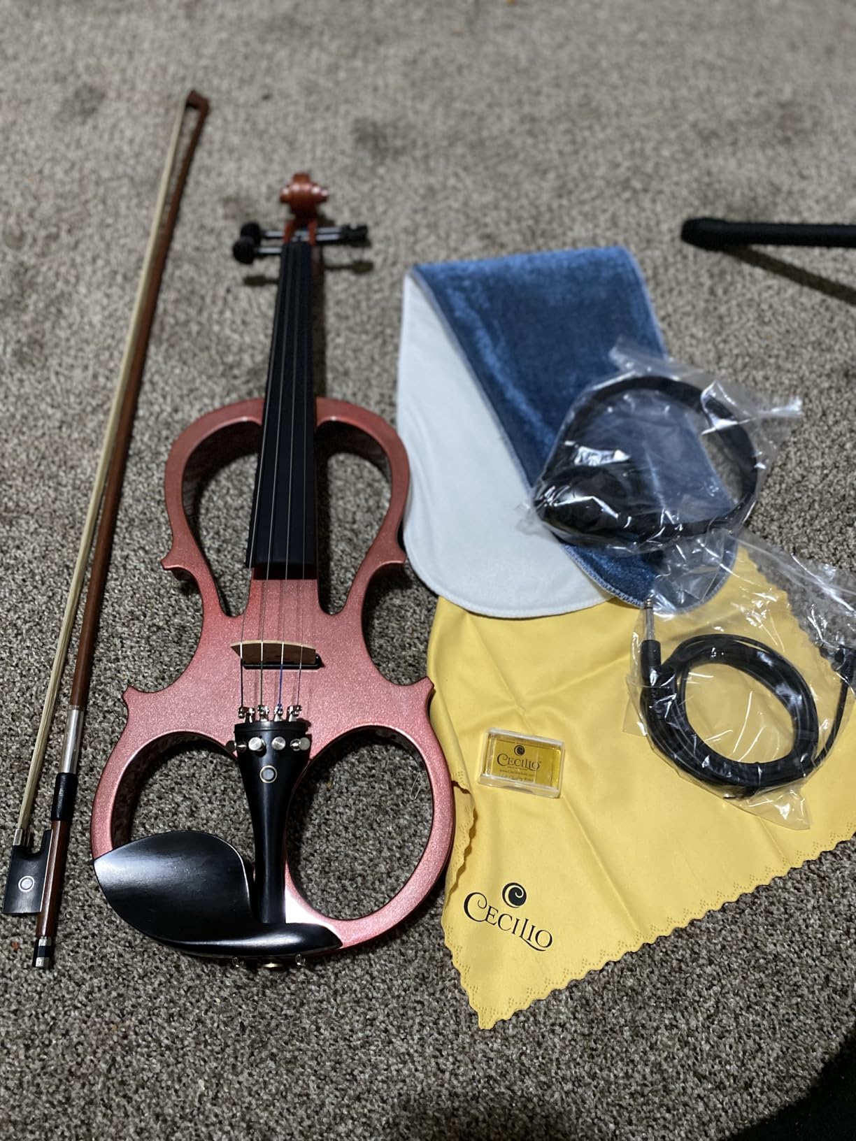 Cecilio 4/4 Electric Silent Violin Set, Maple, Ebony Fittings, Black customer photo 2