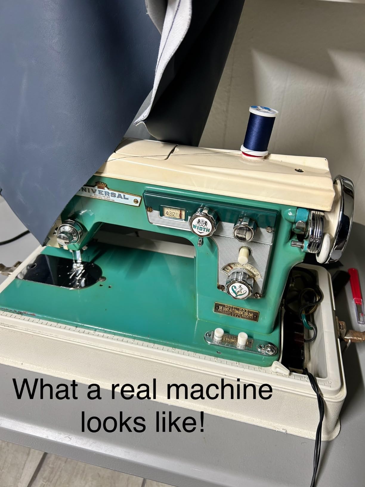 SINGER® 4423 (Grey) High Speed Heavy Duty Sewing Machine with Accessory Kit | 23 stitches deliver 97 applications, 50% more power for denim and canvas, 1100 stitches/min, metal frame, 1-step buttonhole customer photo 2
