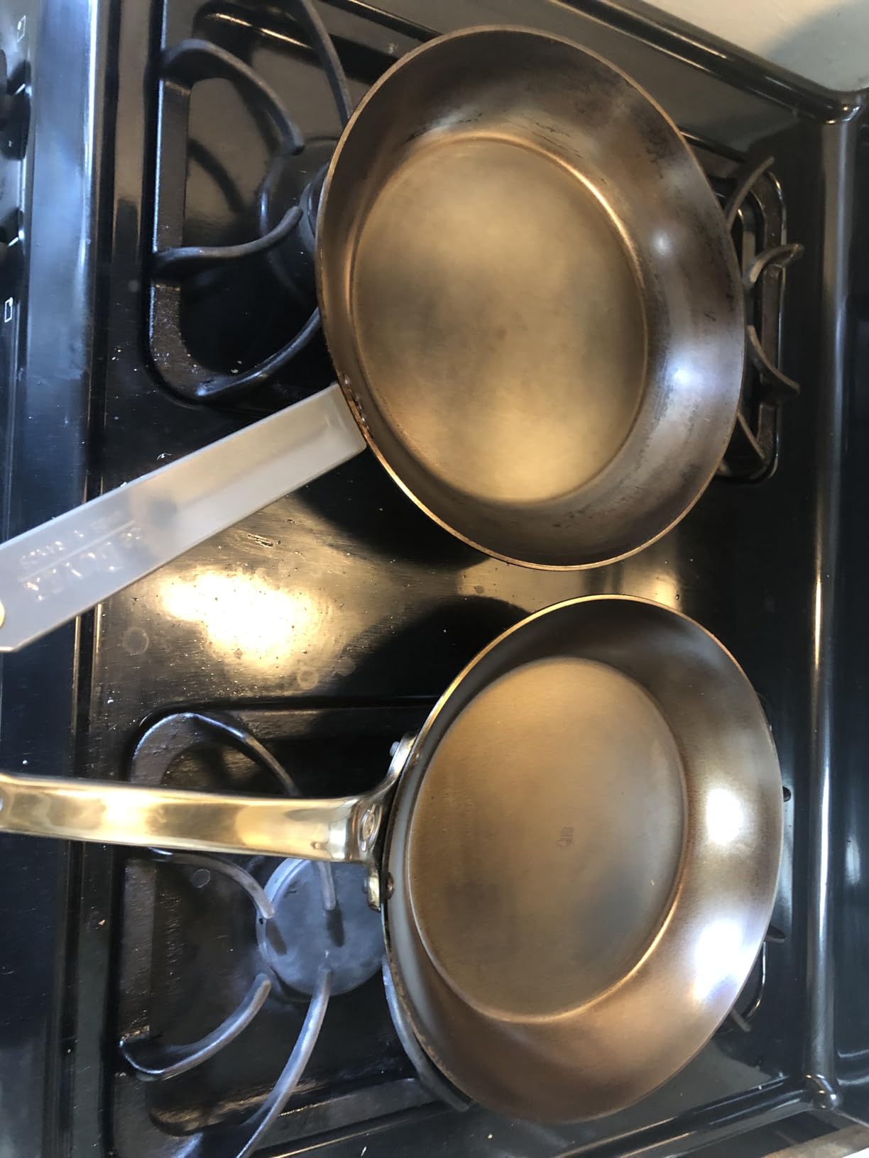 de Buyer MINERAL B Carbon Steel Fry Pan - 9.5” Diameter, 6.9” Cooking Surface - Ideal for Searing, Sauteing & Reheating - Naturally Non-Stick Finish - Made in France customer photo 1