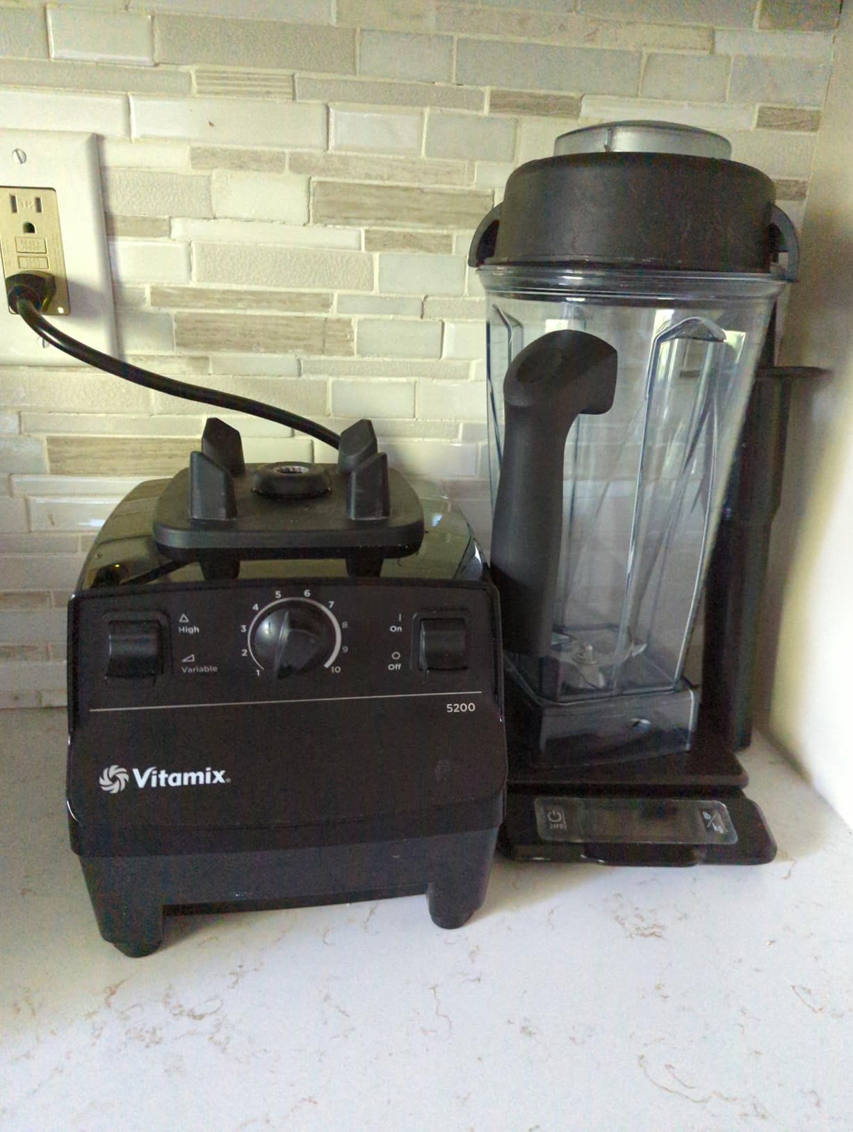 Vitamix 5200 Professional-Grade Blender, 64 oz. Container, Black customer photo 1