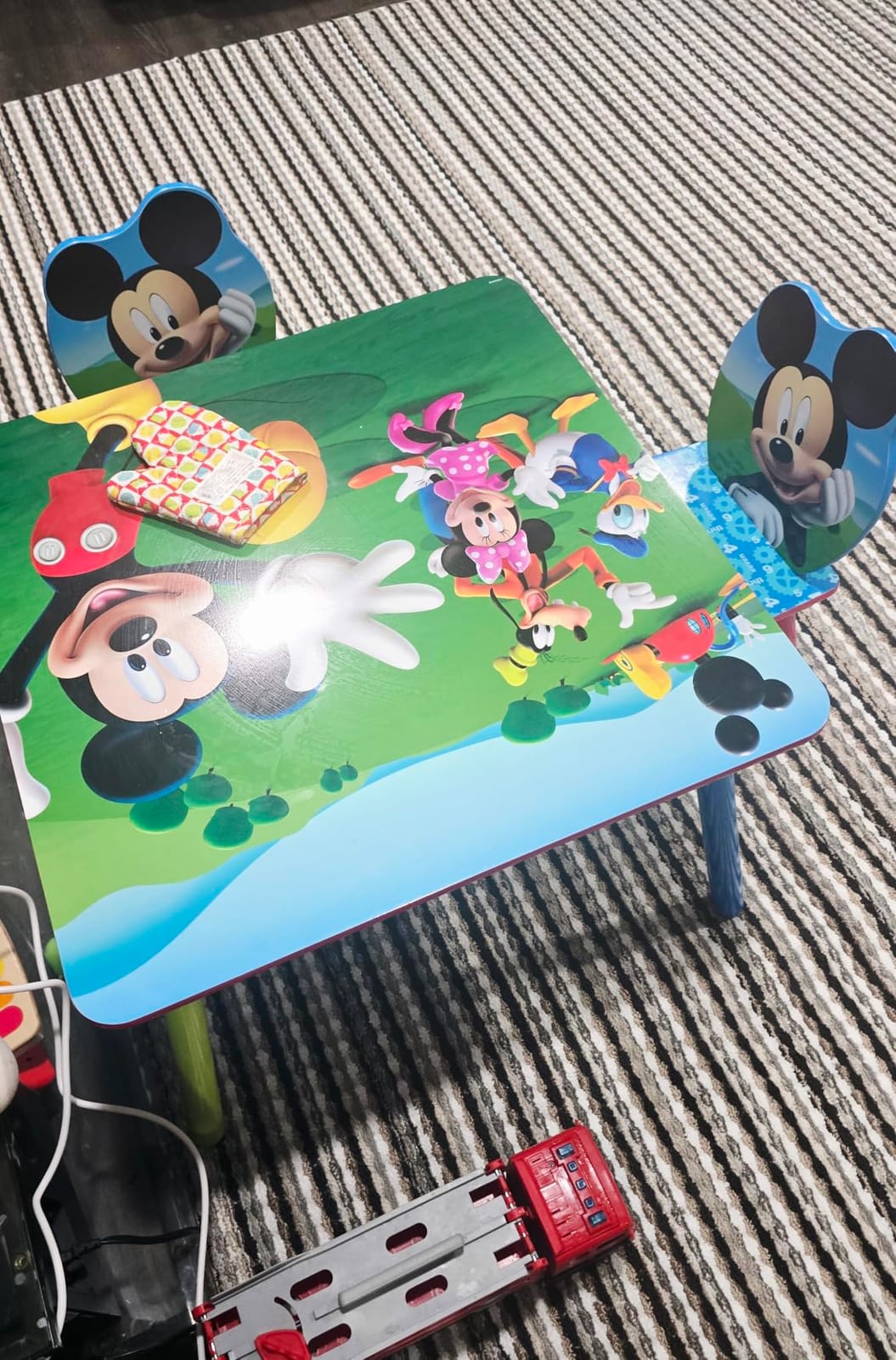 Delta Children - Disney Minnie Mouse Kids Table and Chair Set 3- Piece Set (2 Chairs Included) - Ideal for Arts & Crafts, Snack Time, Homework & More, Pink customer photo 2