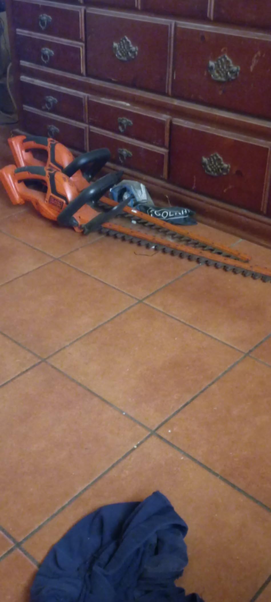 BLACK+DECKER 40V MAX* 24 in. cordless hedge trimmer with POWERDRIVE, Tool Only (LHT2436B) customer photo 2
