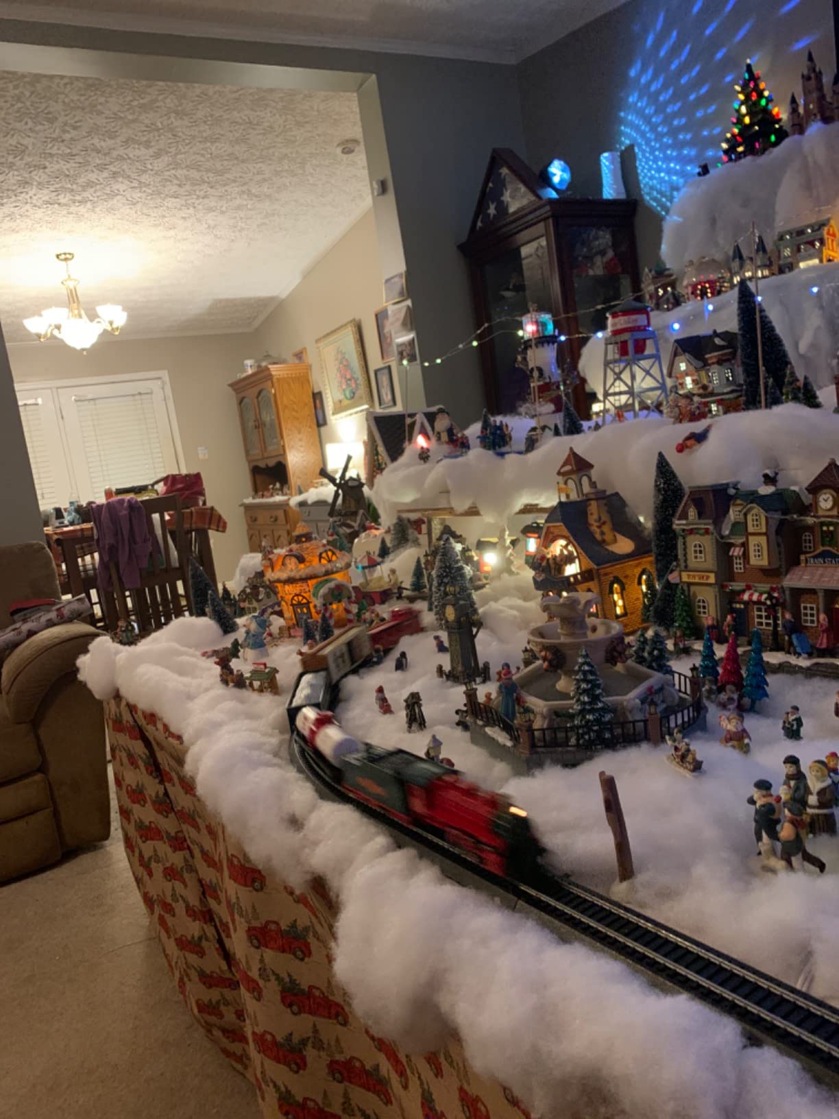 Bachmann Trains Jingle Bell Express Ready to Run Electric Train St HO Scale customer photo 1