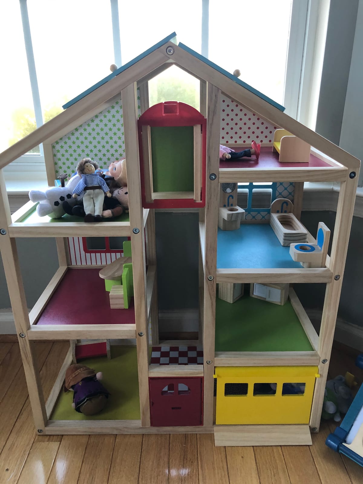 Melissa & Doug Hi-Rise Wooden Dollhouse with Dolls and Dollhouse Furniture customer photo 1
