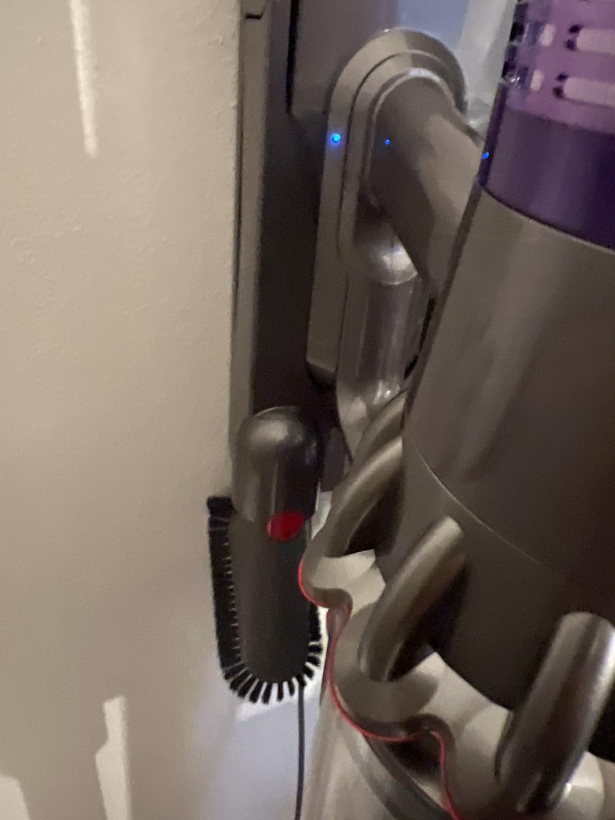 Dyson V11 Origin Cordless Vacuum, 185AW, 3 Power Modes, Up to 60 Minutes,² Deep Cleans Hard Floors and Carpets, Detangles pet Hair, Converts to Handheld customer photo 1