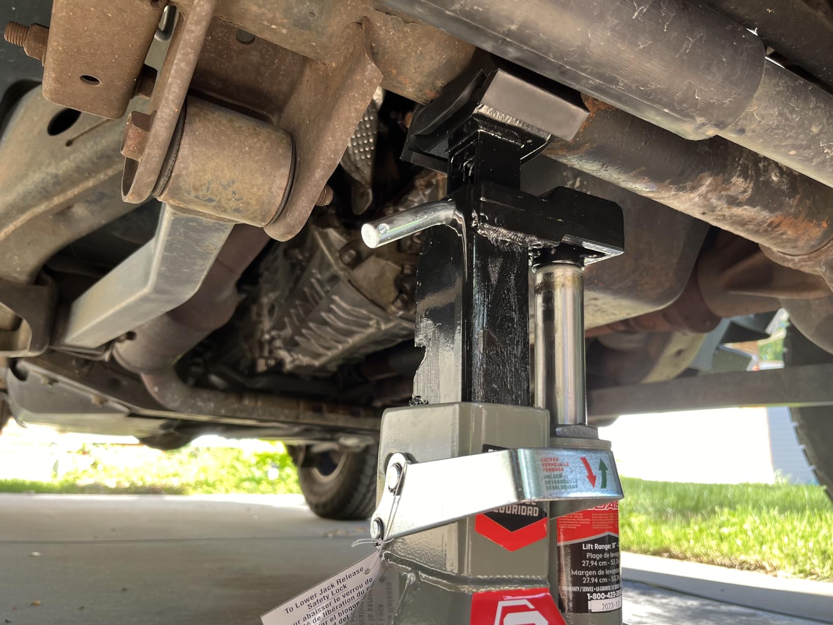 Powerbuilt 3 Ton, Bottle Jack and Jack Stands in One, 6000 Pound Capacity, All-in-One Car Lift, Heavy Duty Vehicle Unijack, Wide Base, 620471 customer photo 2