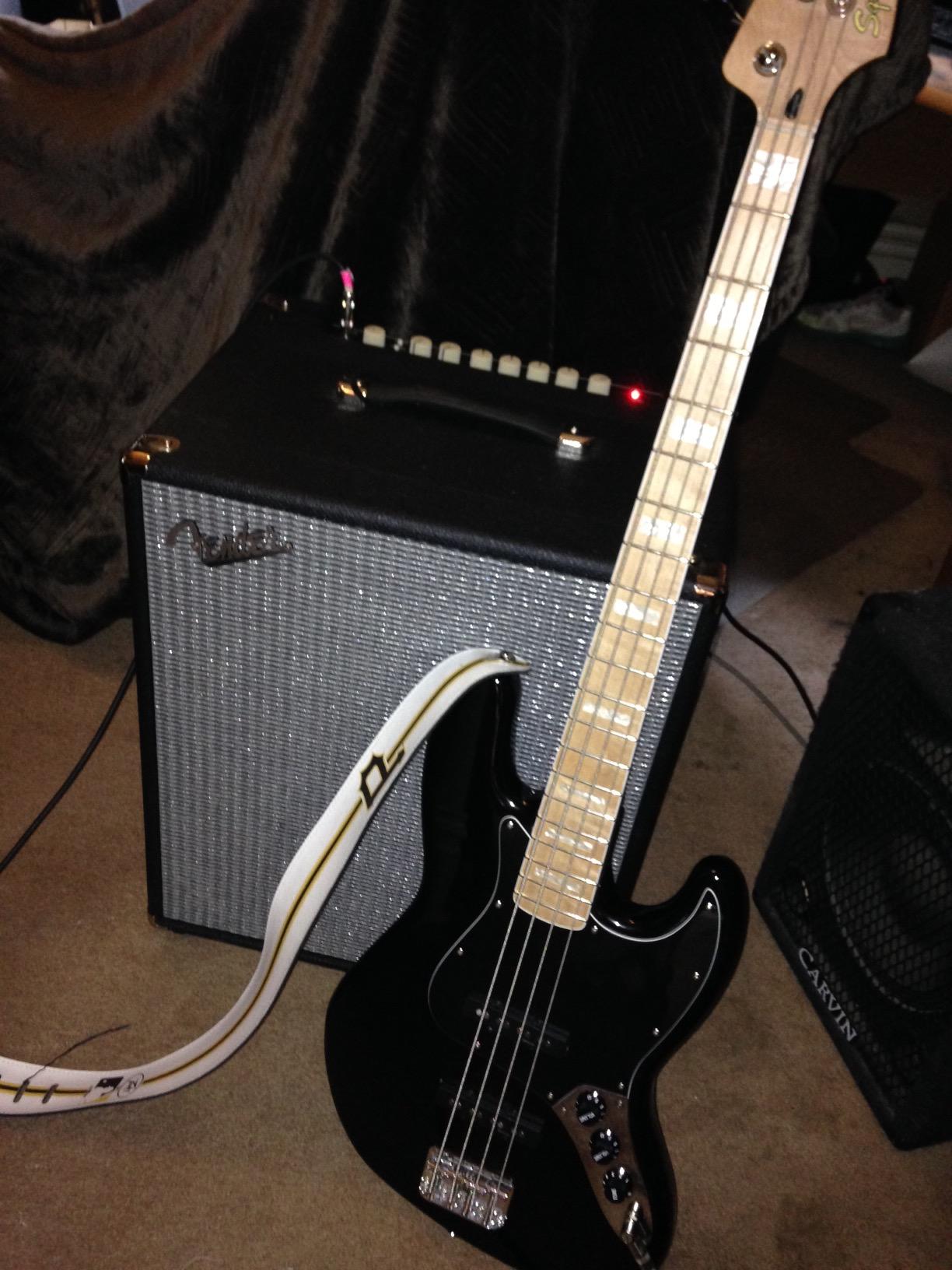 Fender Rumble 200 V3 Bass Guitar Combo Amplifier with Effects, 200W - Black customer photo 2