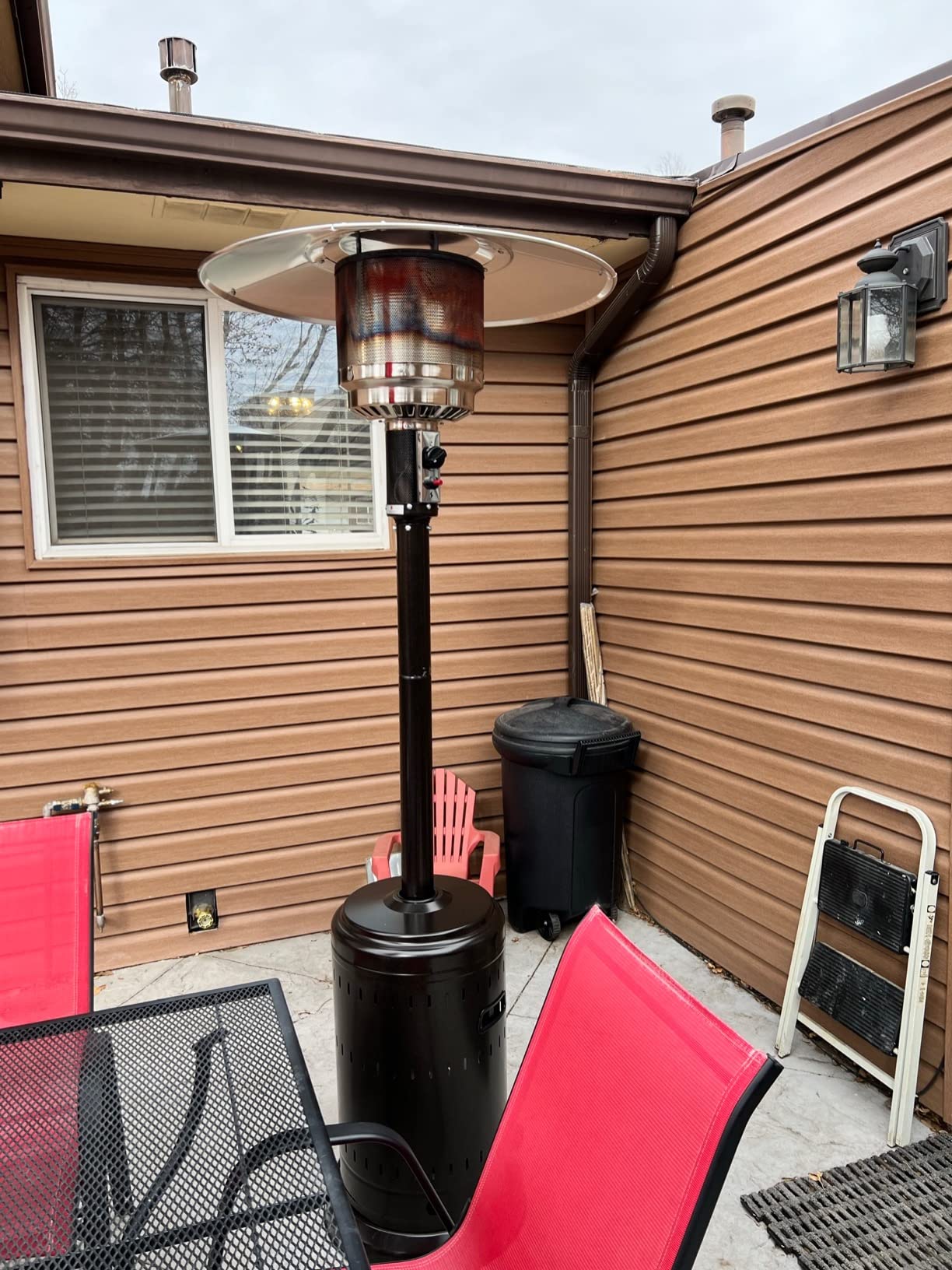 Amazon Basics 46,000 BTU Portable Outdoor Propane Patio Heater with Wheels, Commercial & Residential, Easy to Use, with Water Tank, Havana Bronze, 32.1 x 32.1 x 91.3 inches customer photo 2