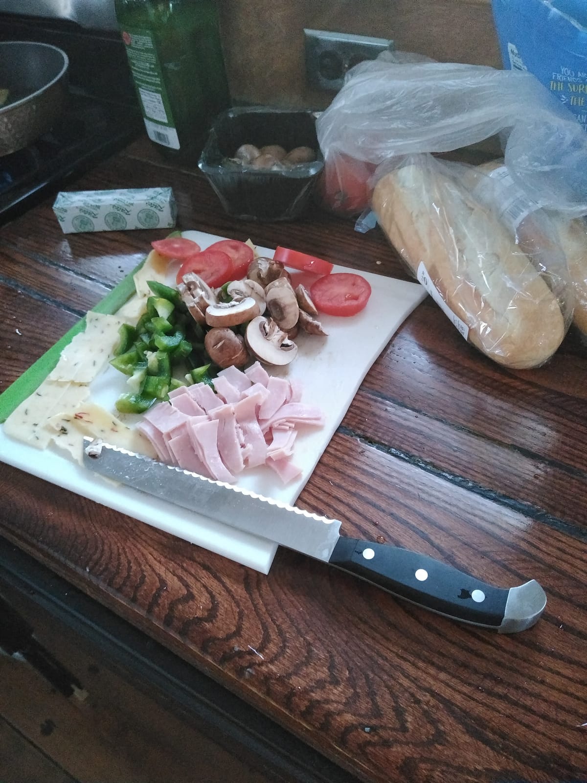 HENCKELS Statement 8 Inch Bread Knife, Razor-Sharp, German Engineered customer photo 1