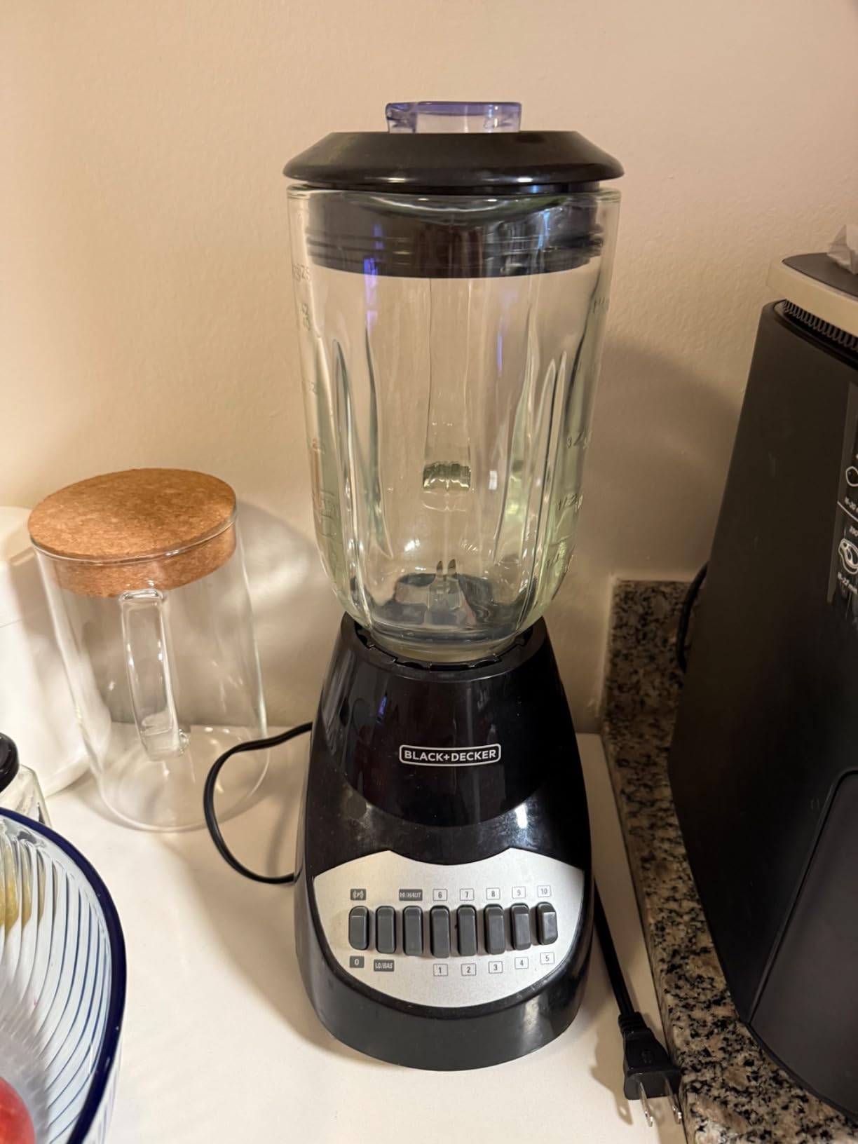 BLACK+DECKER Countertop Blender with 6-Cup Glass Jar, 10-Speed Settings, Black, BL2010BG customer photo 1