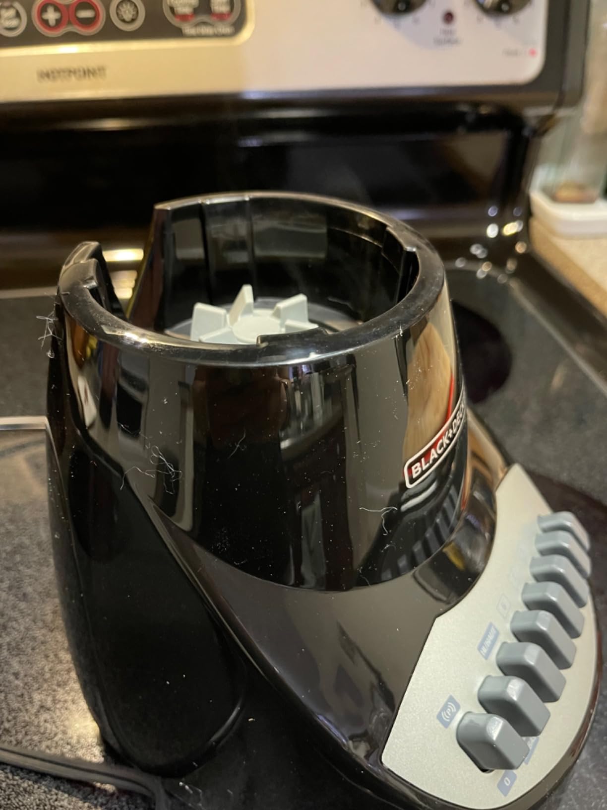 BLACK+DECKER Countertop Blender with 6-Cup Glass Jar, 10-Speed Settings, Black, BL2010BG customer photo 2