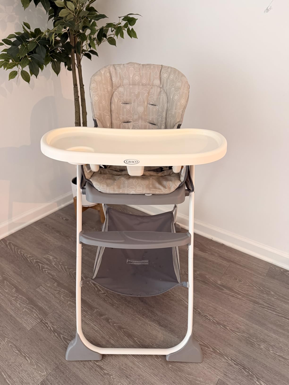 Graco® Slim Snacker High Chair, Ultra Slim, Fast-Folding, Multiple Recline Positions, Comfortable Feeding, Whisk customer photo 1