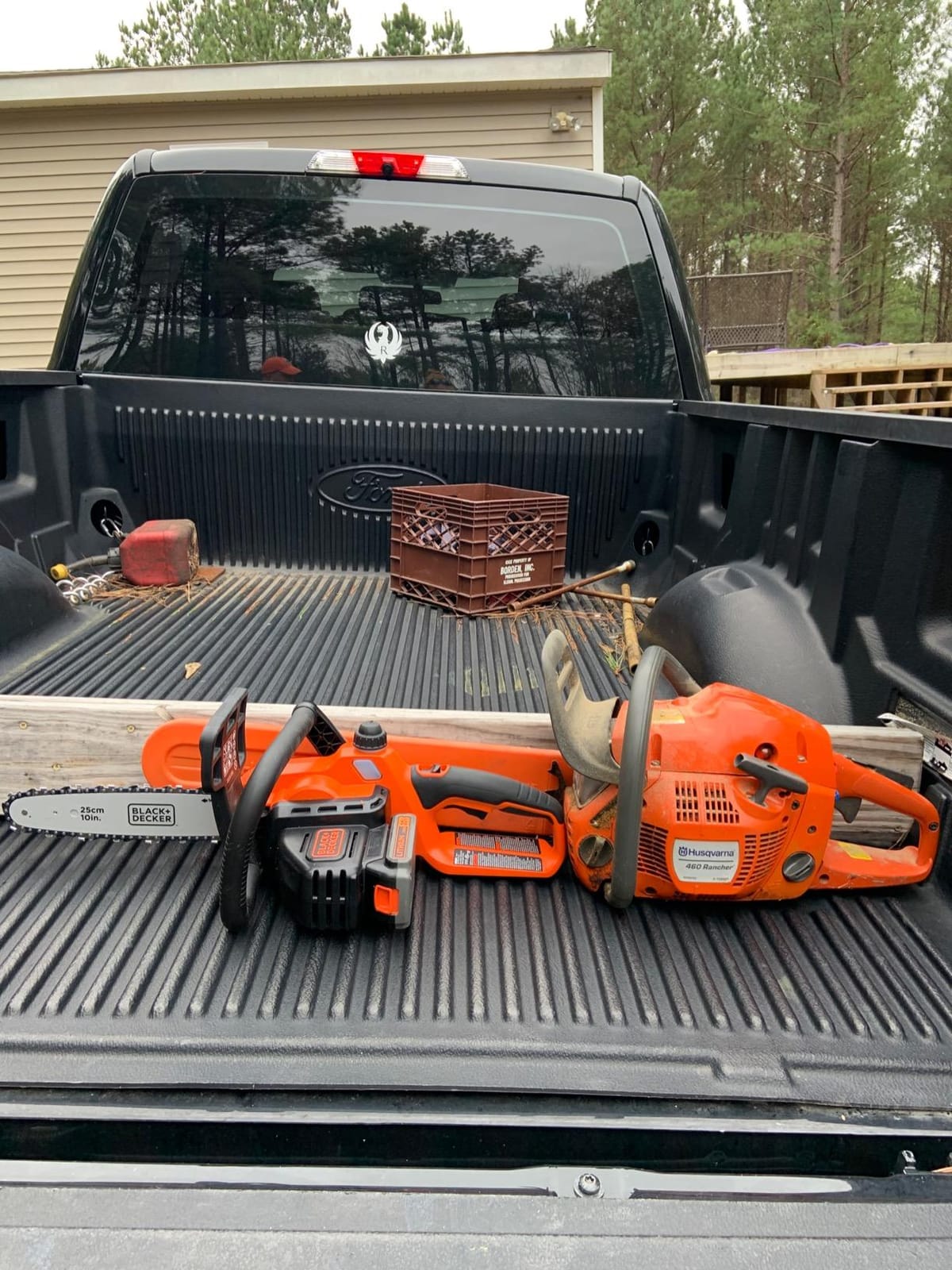 BLACK+DECKER 20V MAX Chain Saw Cordless Chainsaw, 10-Inch Battery Chainsaw, Tool Only, for Wood Cutting and Tree Pruning, Includes Guide Bar Scabbard (LCS1020B) customer photo 2